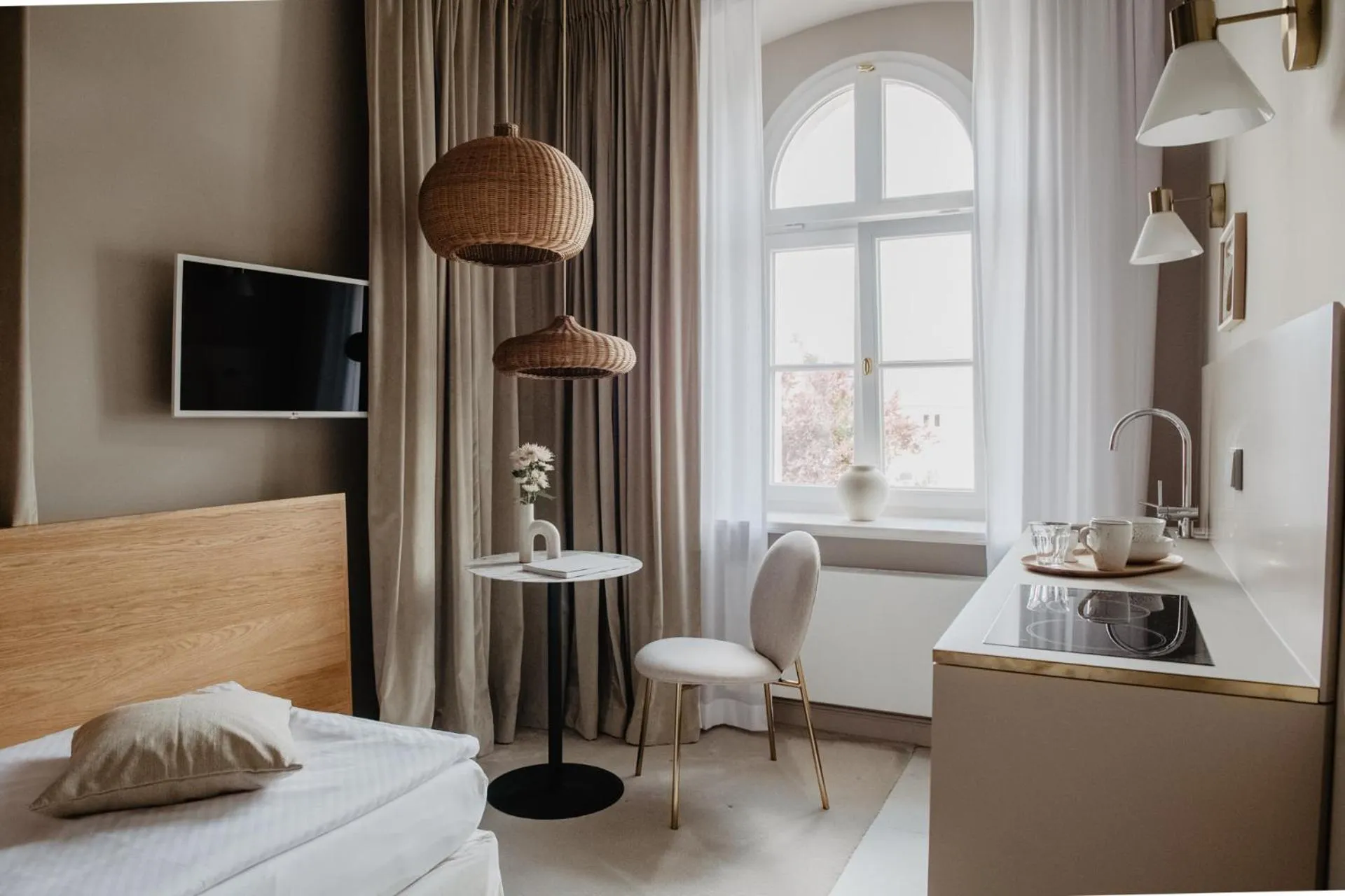 TV and multimedia, Bed in Hotel Schloss Teutschenthal