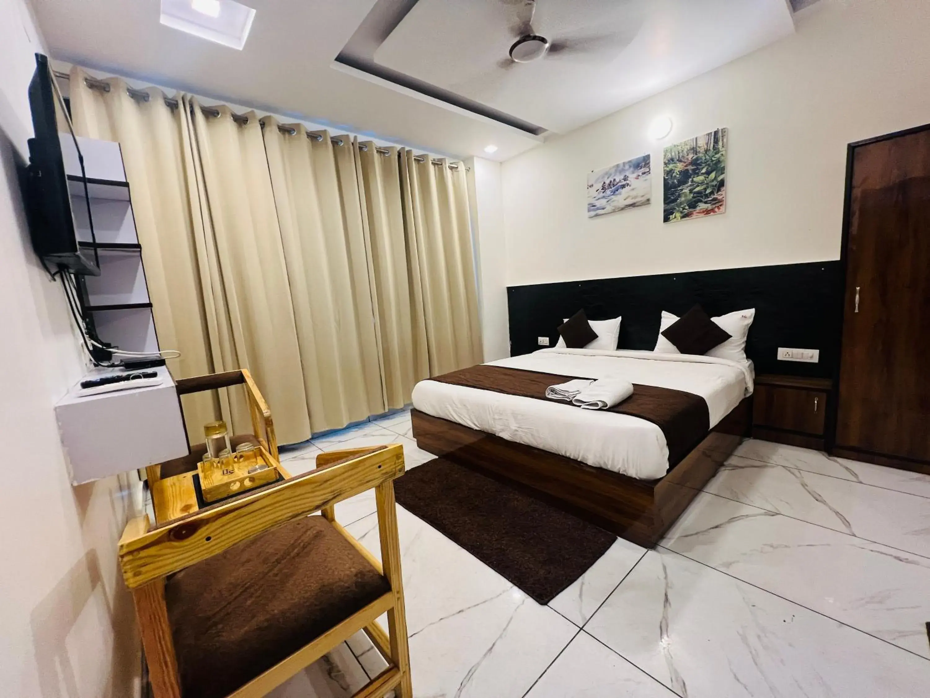 The Royal Galaxy The Royal Galaxy