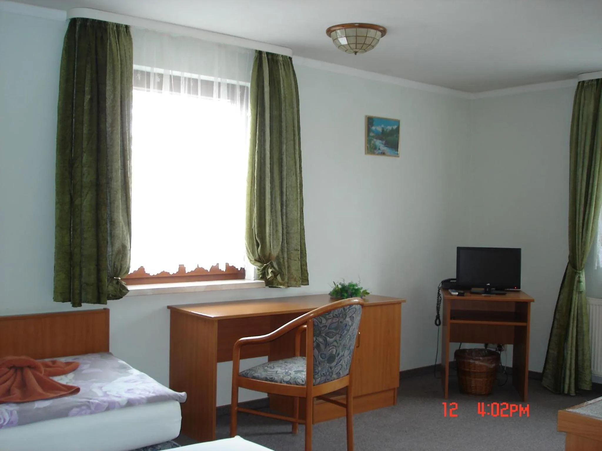 Photo of the whole room, Bed in Pension zum Schwanenteich