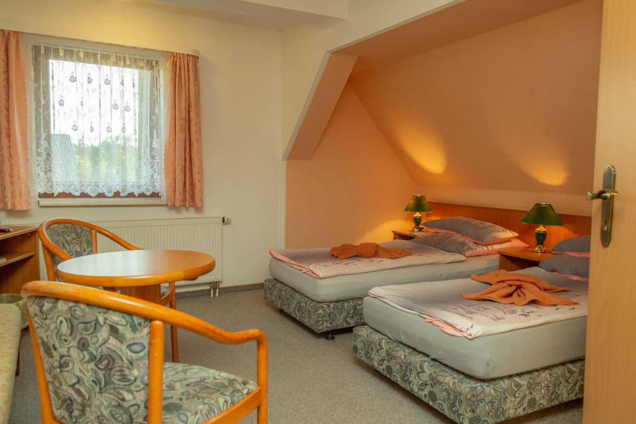 Photo of the whole room, Bed in Pension zum Schwanenteich