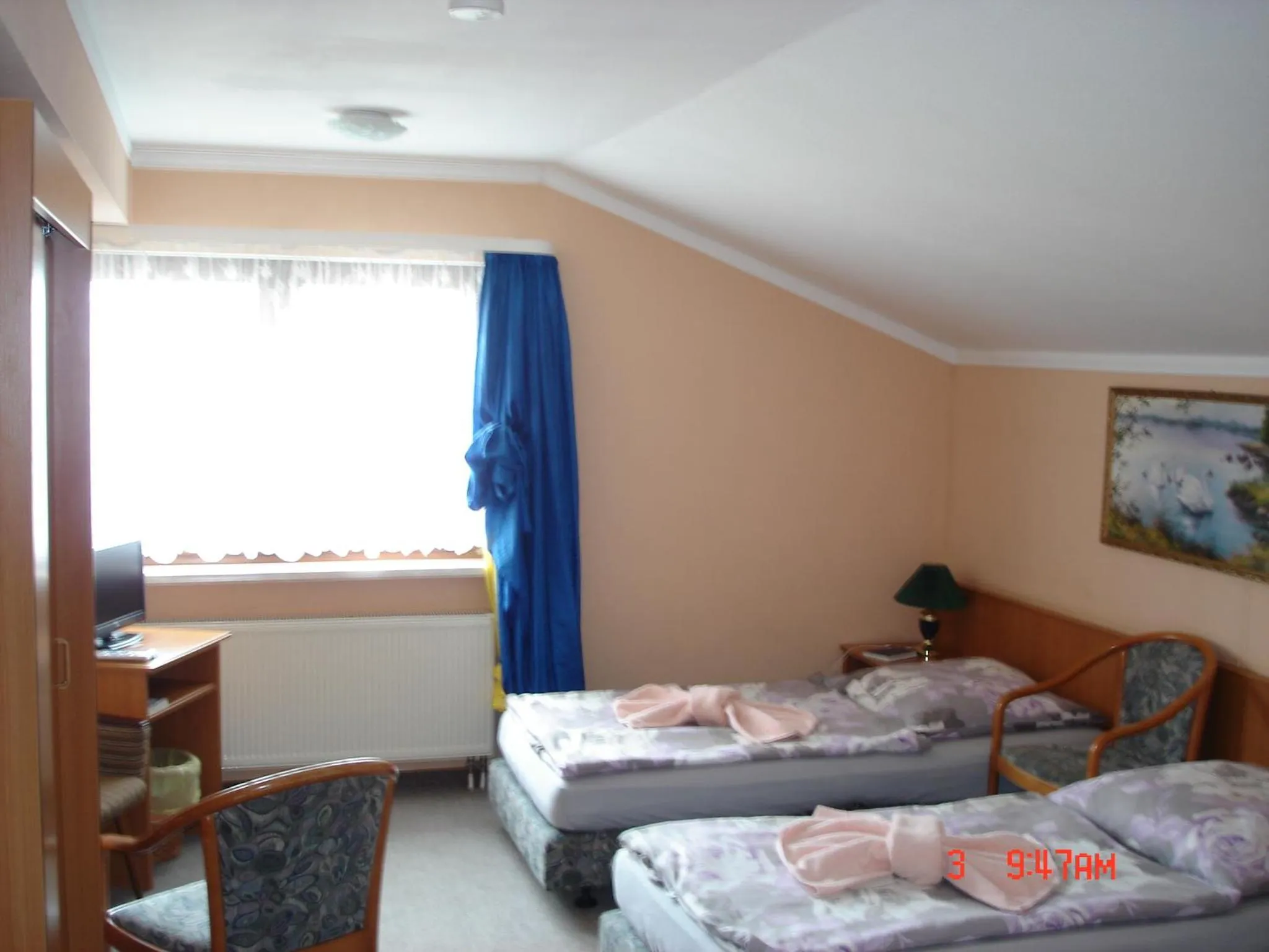 Photo of the whole room, Bed in Pension zum Schwanenteich