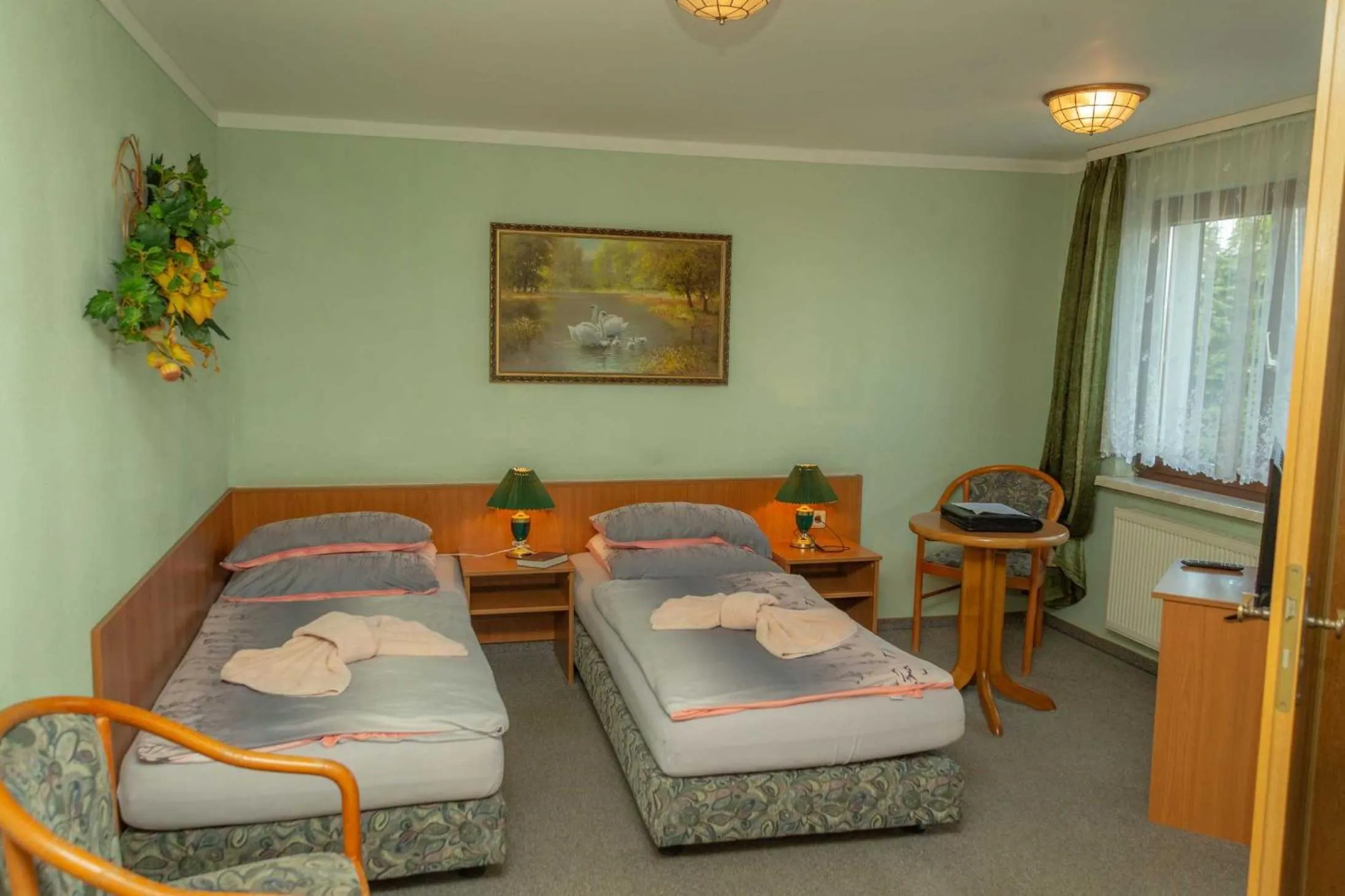 Photo of the whole room, Bed in Pension zum Schwanenteich