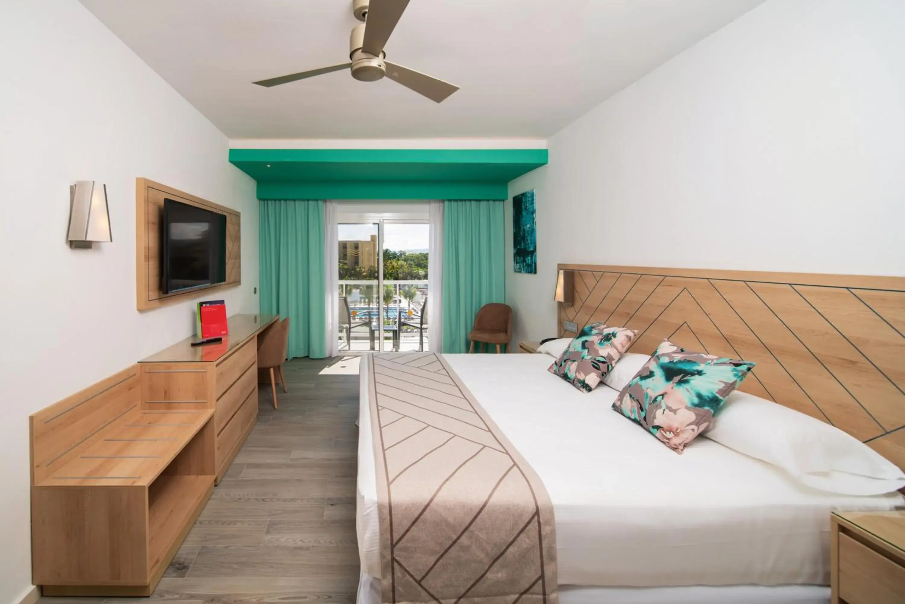 Double Room Ocean Front - single occupancy in Riu Ocho Rios - All Inclusive Double Room Ocean Front - single occupancy in Riu Ocho Rios - All Inclusive