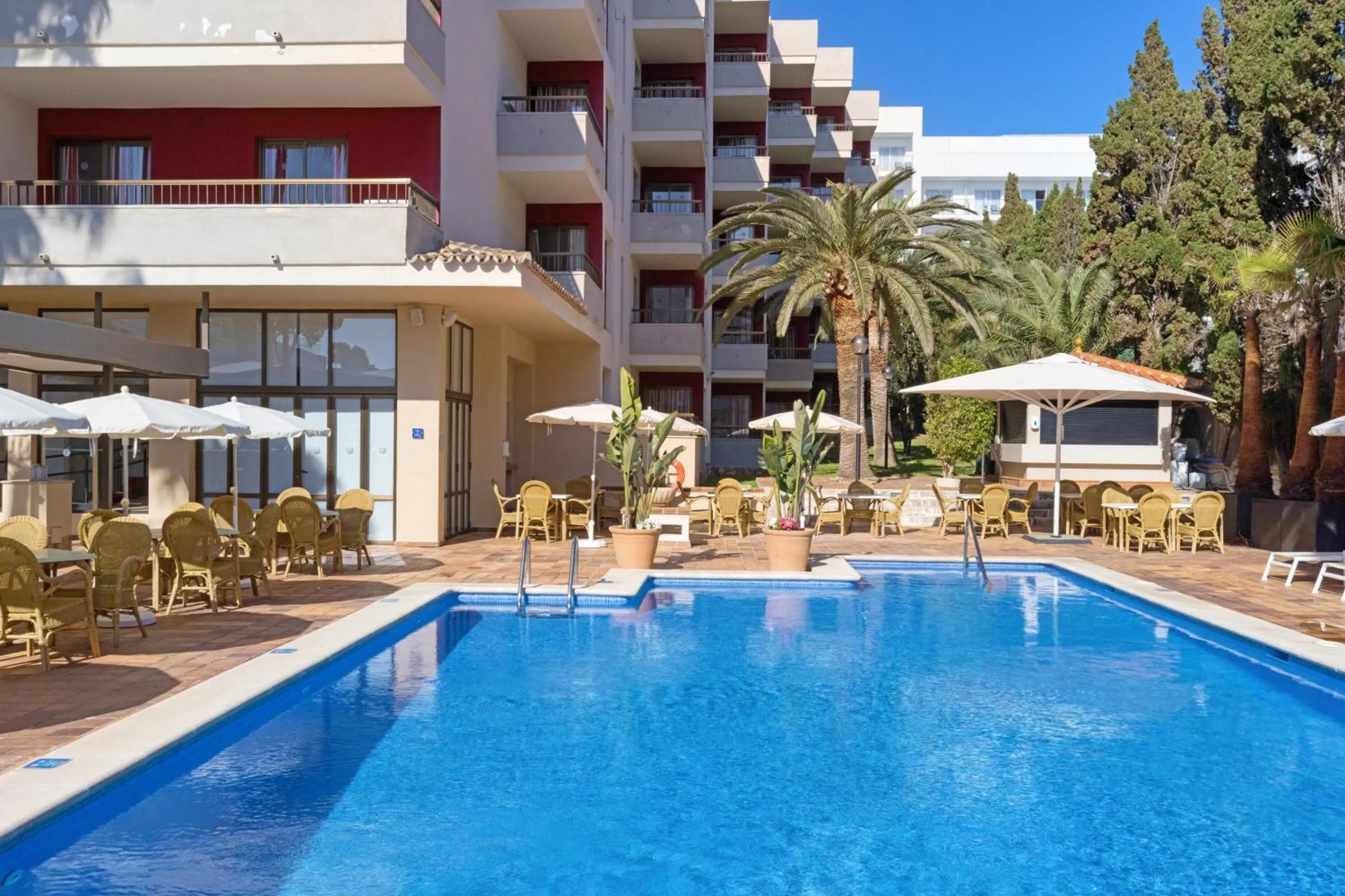 Swimming pool in Apartamentos Pabisa Orlando