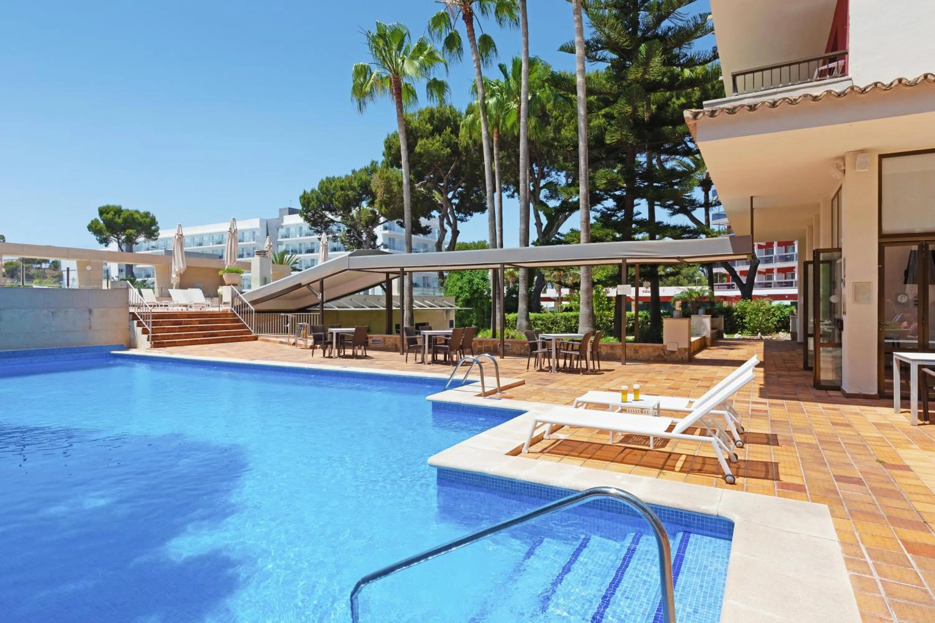 Swimming pool in Apartamentos Pabisa Orlando