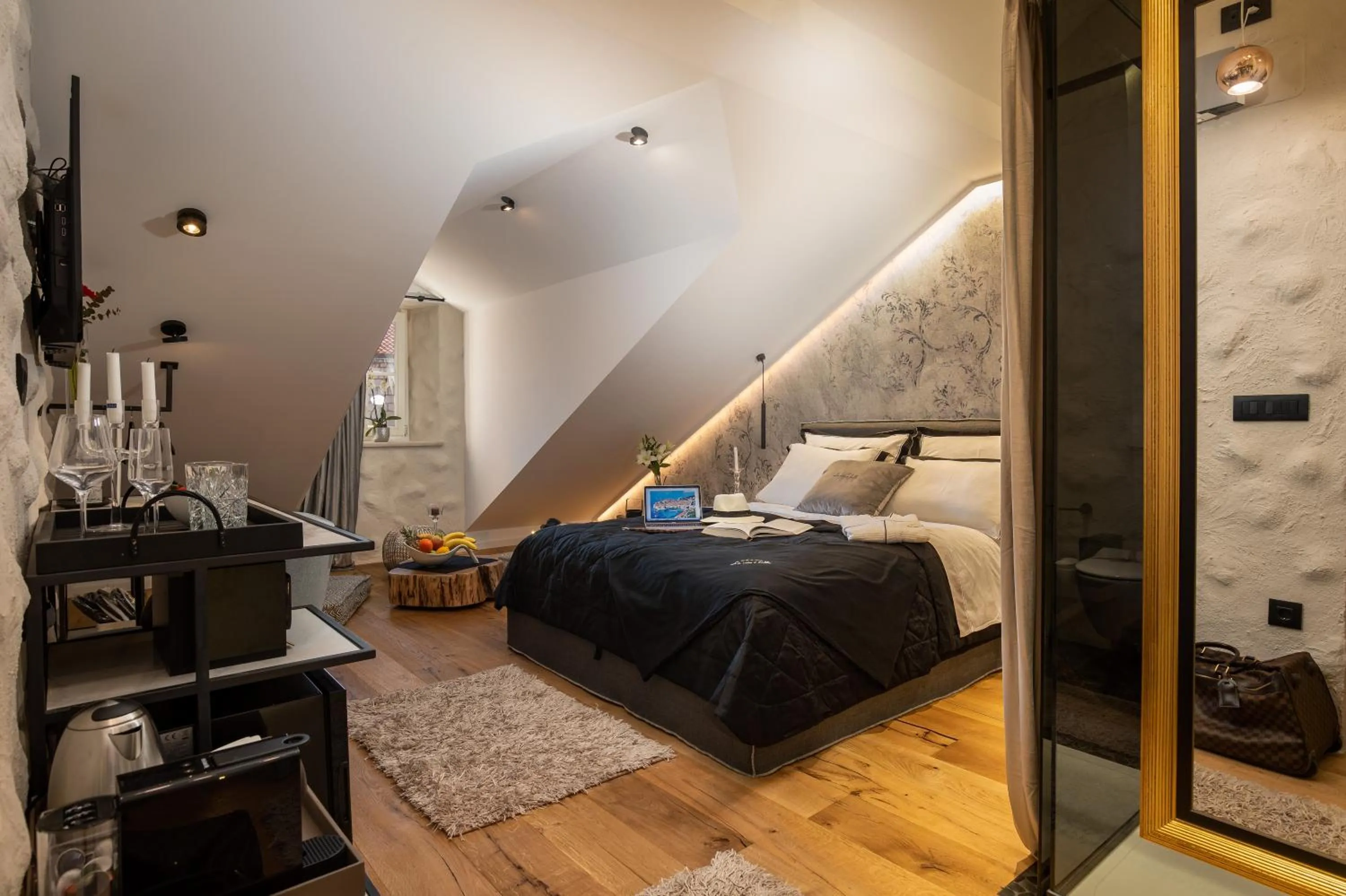 Photo of the whole room, Bed in La Vita e Bella V