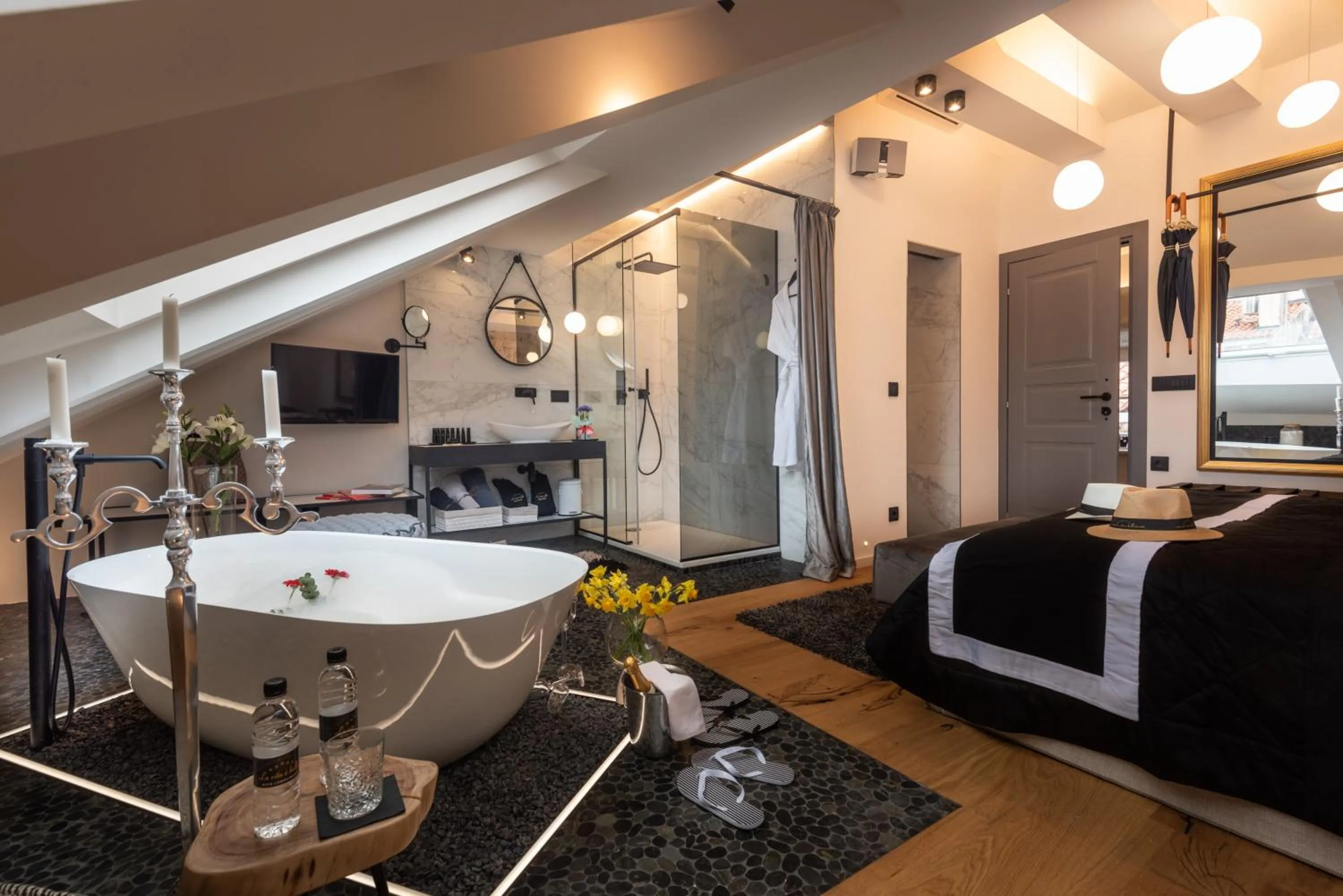 Photo of the whole room, Bed in La Vita e Bella V