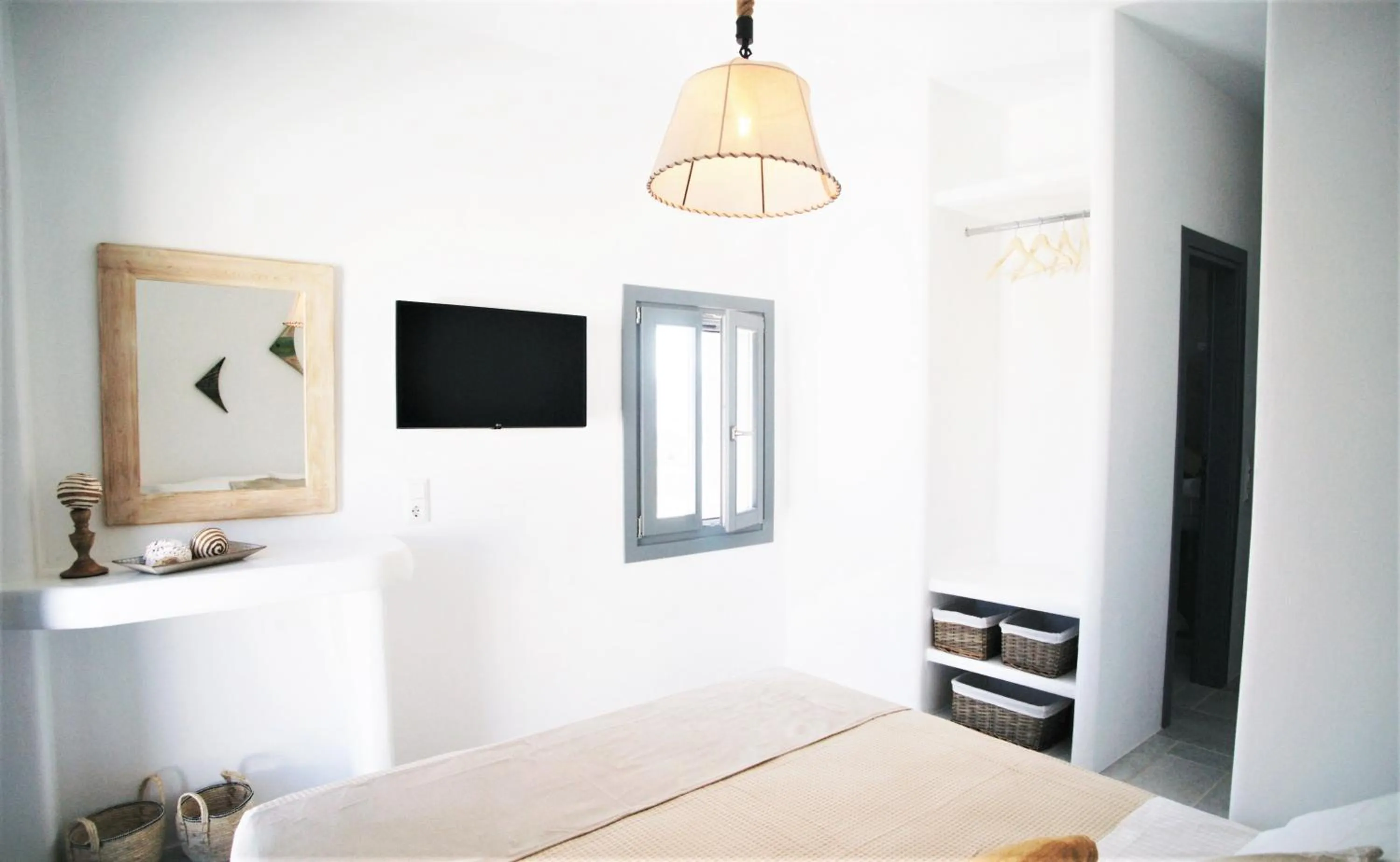 TV and multimedia, Bed in Krotiri View Paros