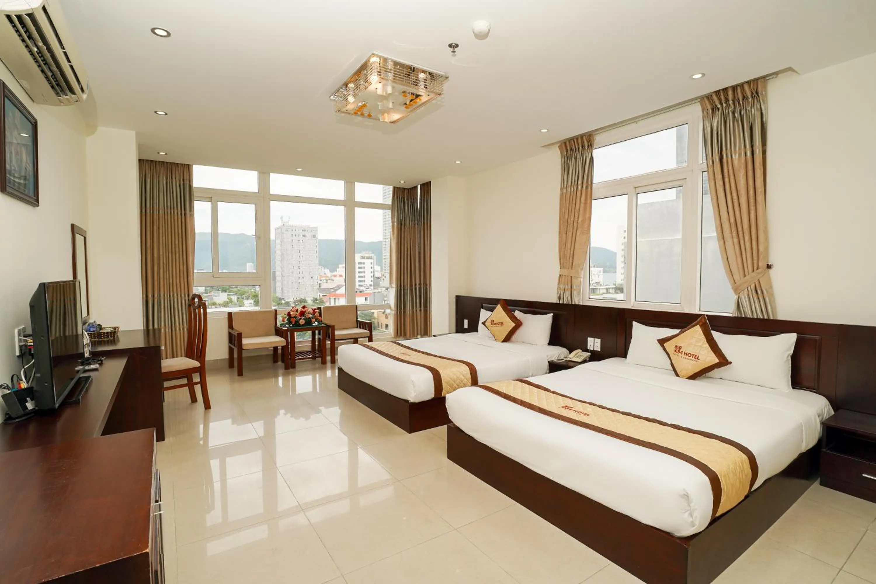 Communal lounge/ TV room, Bed in Sunview Beach Hotel Danang