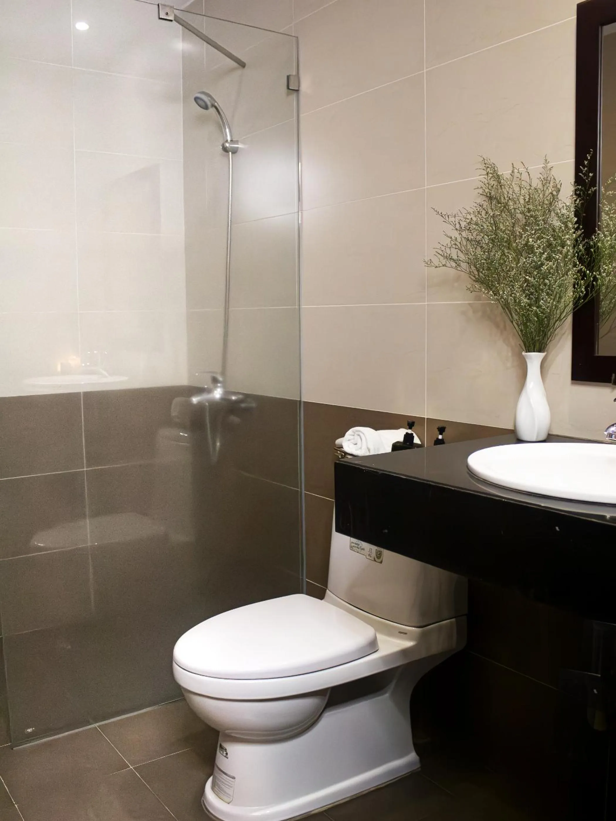 Toilet in Sunview Beach Hotel Danang