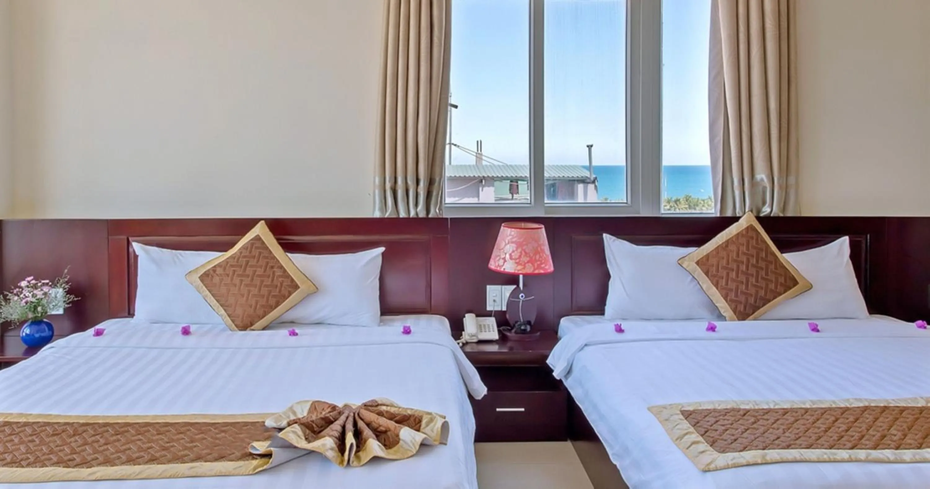 Bed in Sunview Beach Hotel Danang
