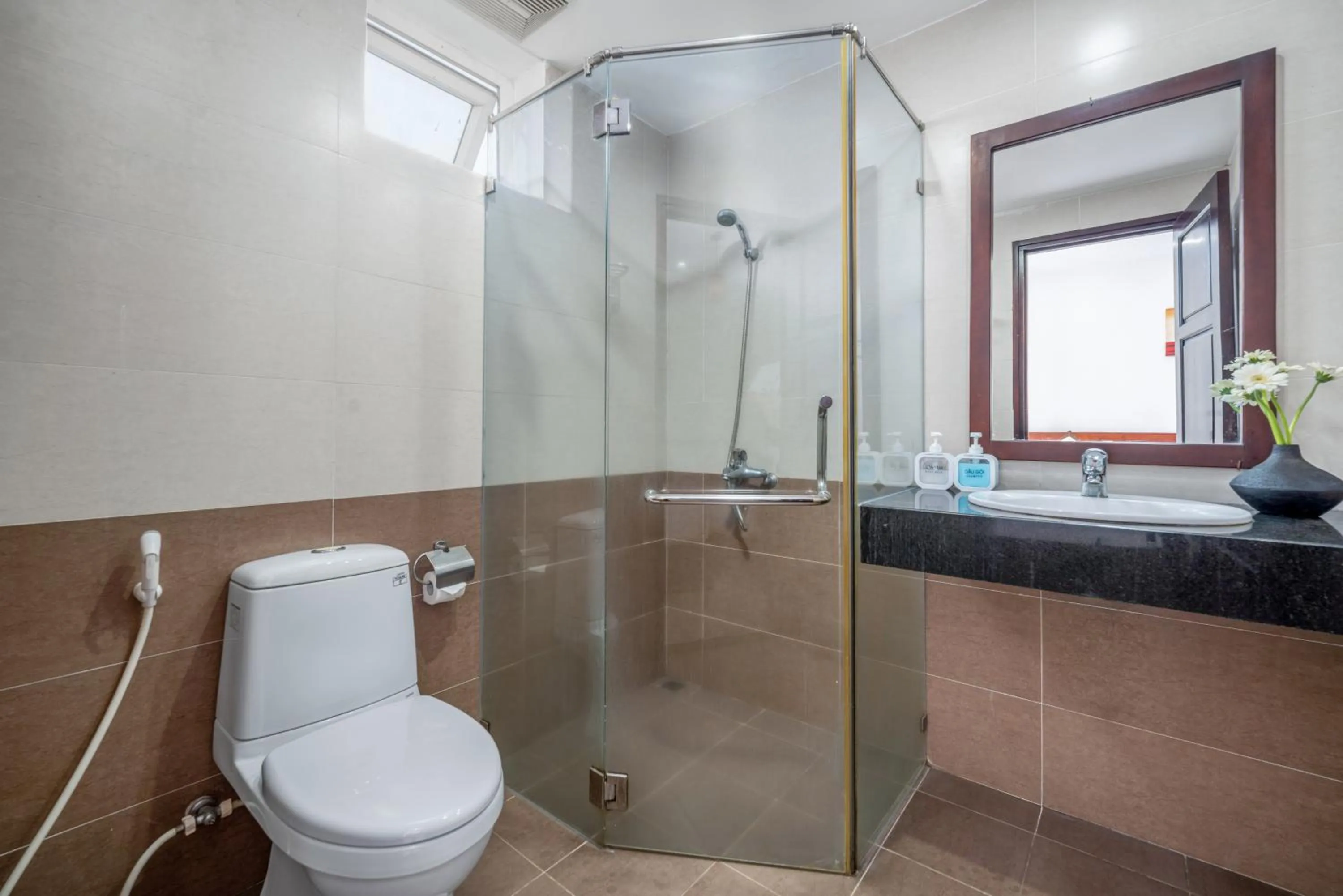 Shower in Sunview Beach Hotel Danang