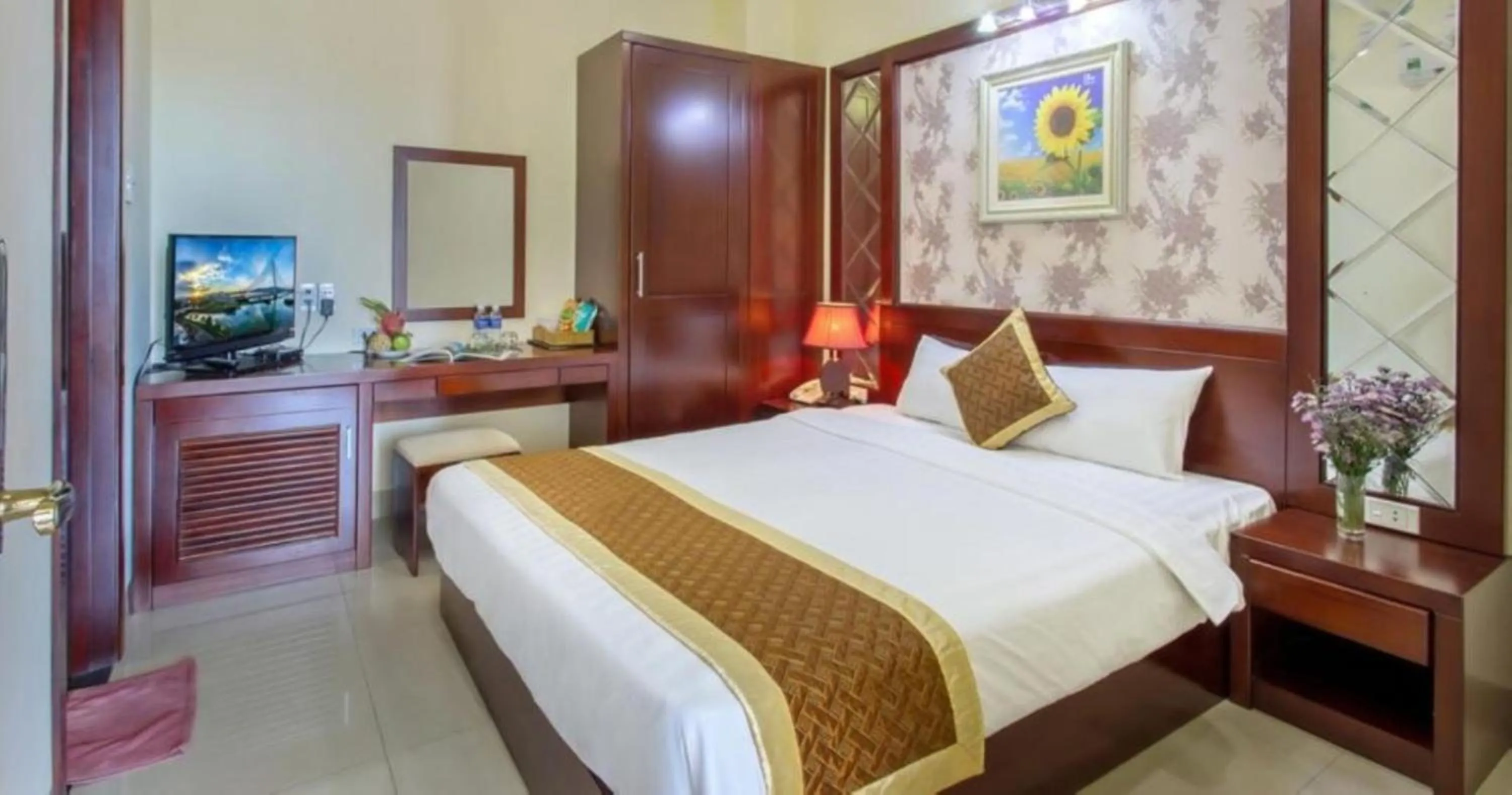 Bedroom, Bed in Sunview Beach Hotel Danang