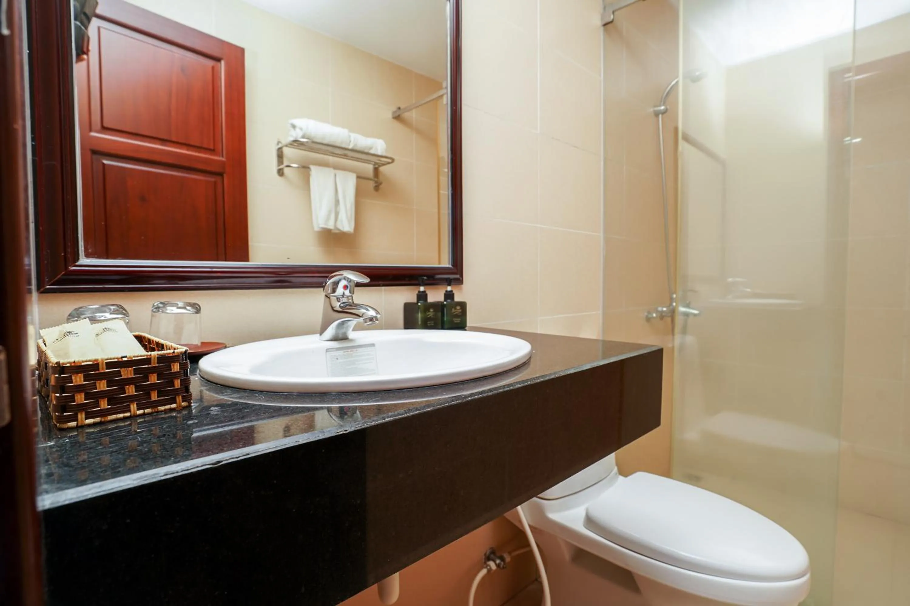 Shower in Sunview Beach Hotel Danang