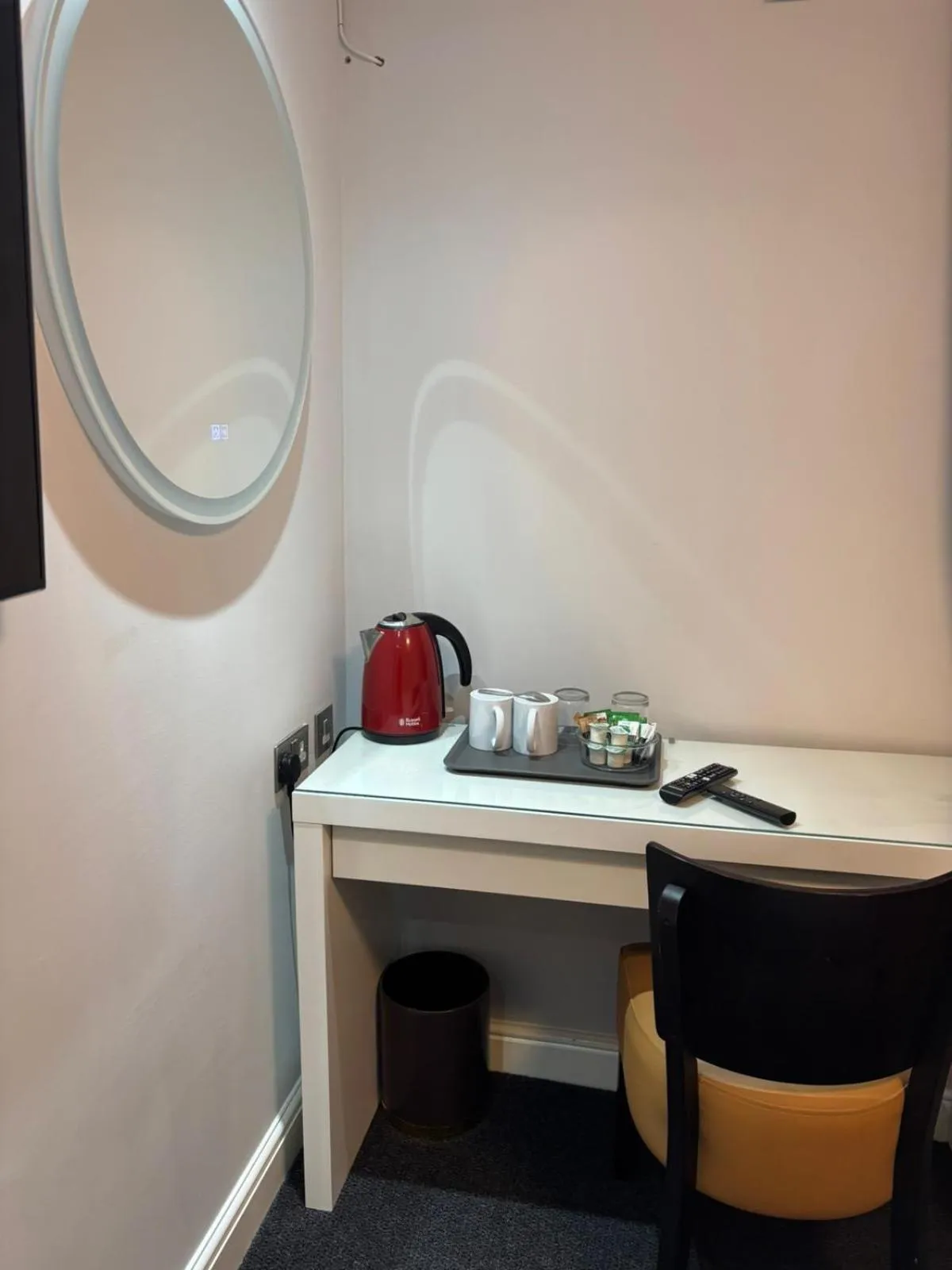 Bedroom in White Hart Hotel