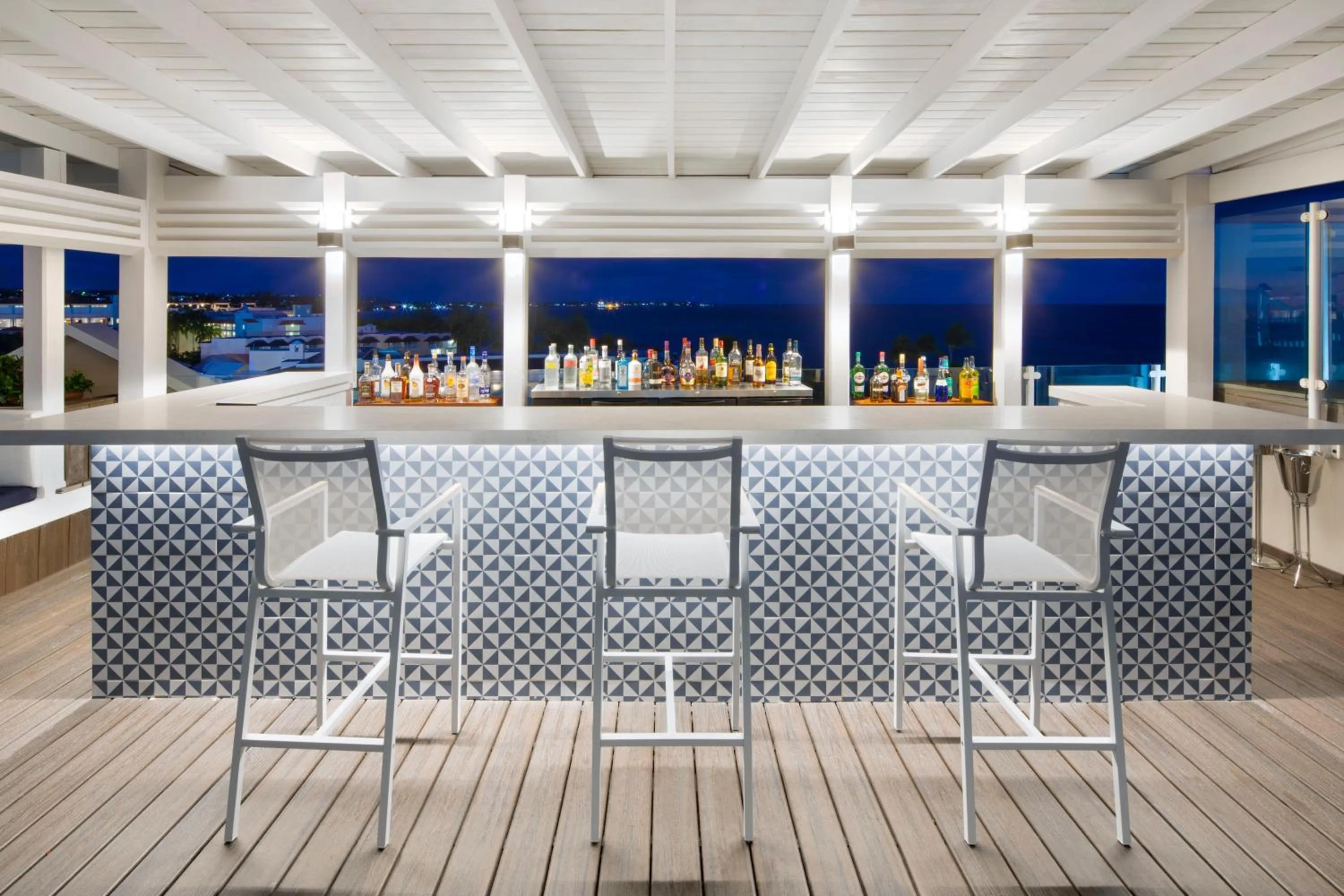 Lounge or bar in O2 Beach Club & Spa All Inclusive by Ocean Hotels
