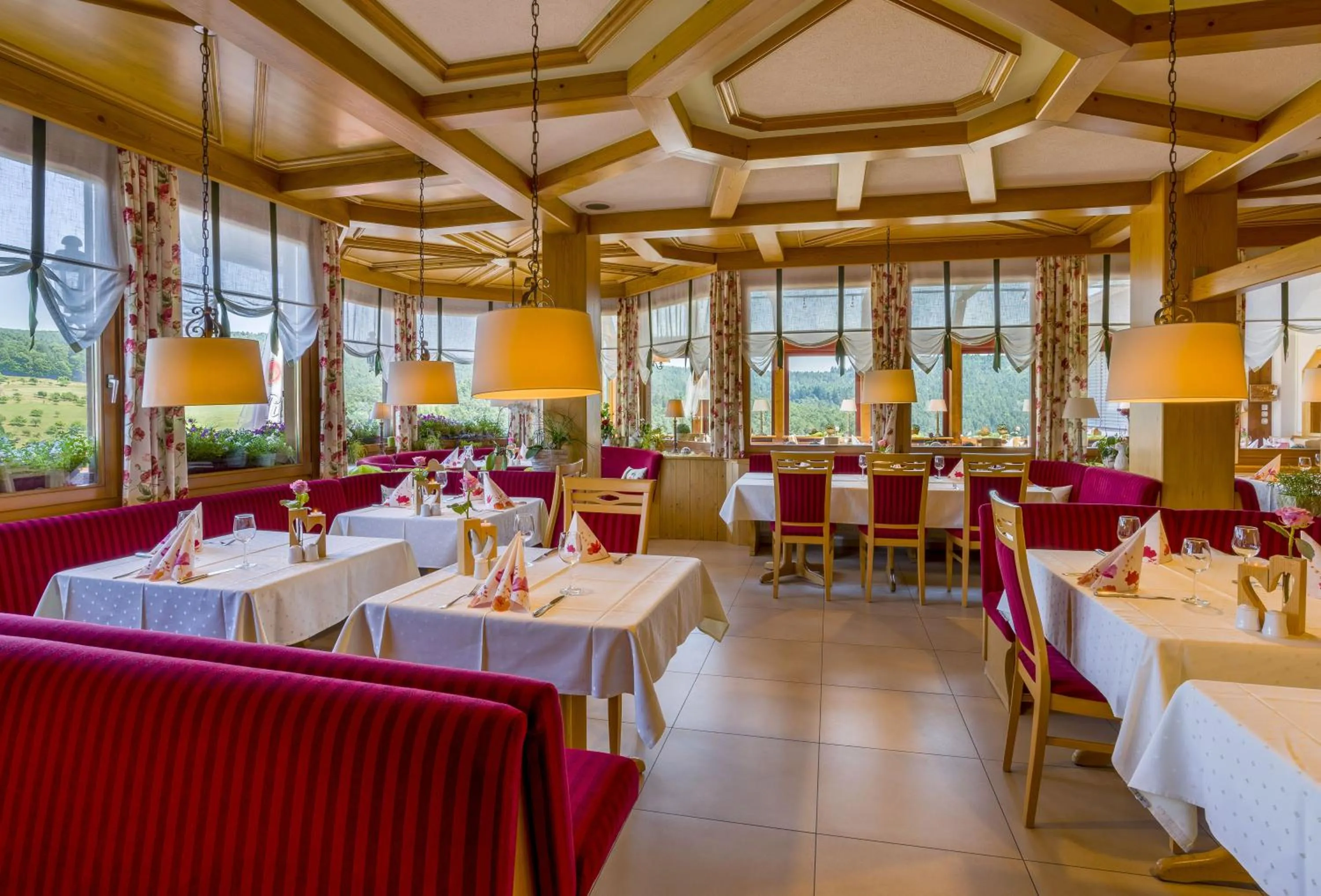 Restaurant/places to eat in PANORAMA Hotel Heimbuchenthal