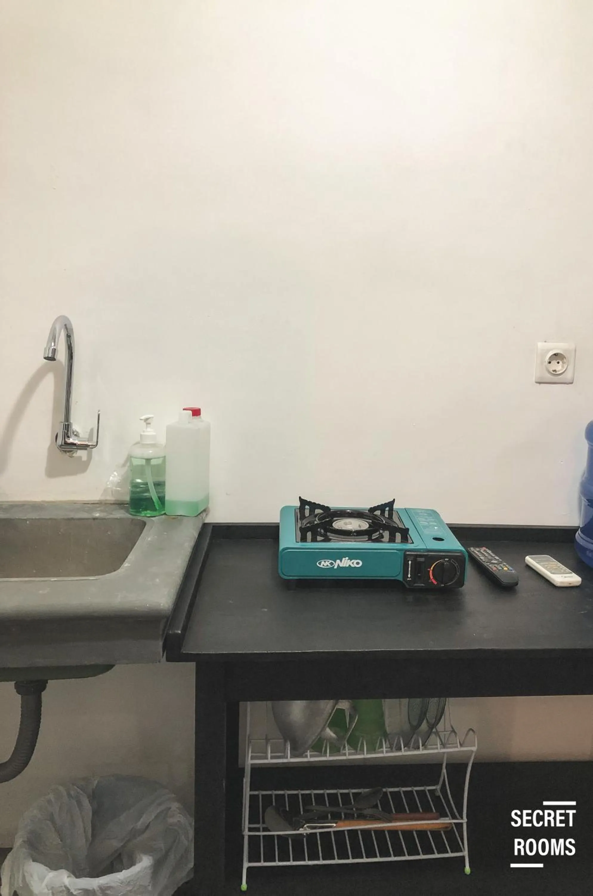 Kitchen or kitchenette in The Jarrdin Apartement by Secret Rooms