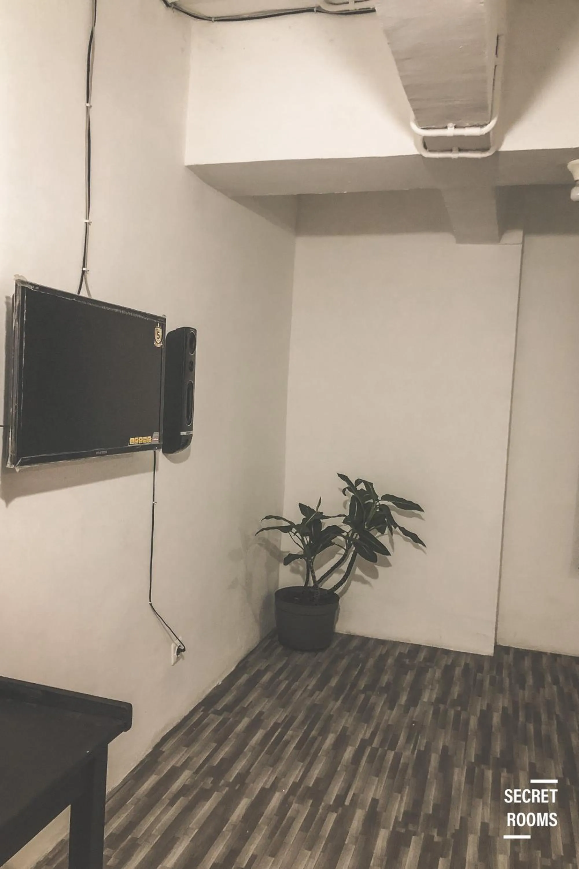 TV and multimedia in The Jarrdin Apartement by Secret Rooms