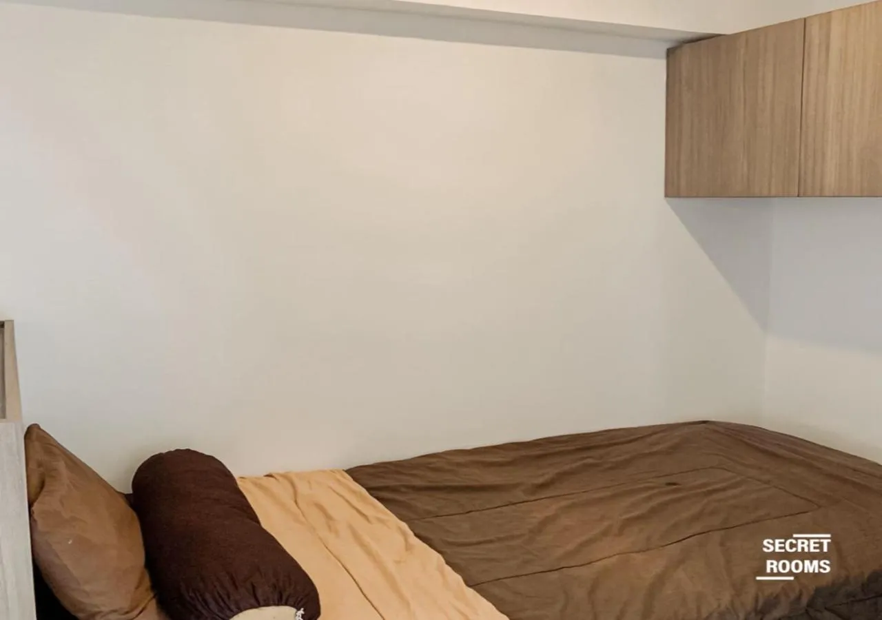 Bedroom, Bed in The Jarrdin Apartement by Secret Rooms