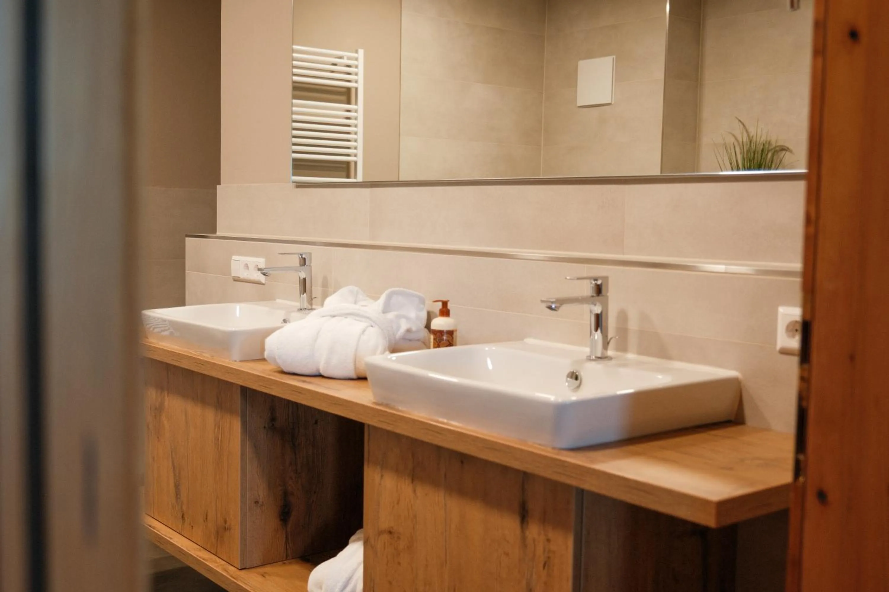 Bathroom in Hotel-Restaurant Kreuzberghof Tagungs- und Veranstaltungshotel