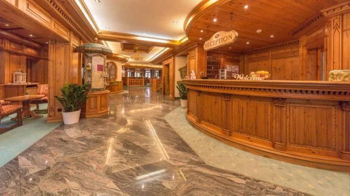 Lobby or reception in Hotel-Restaurant Kreuzberghof Tagungs- und Veranstaltungshotel