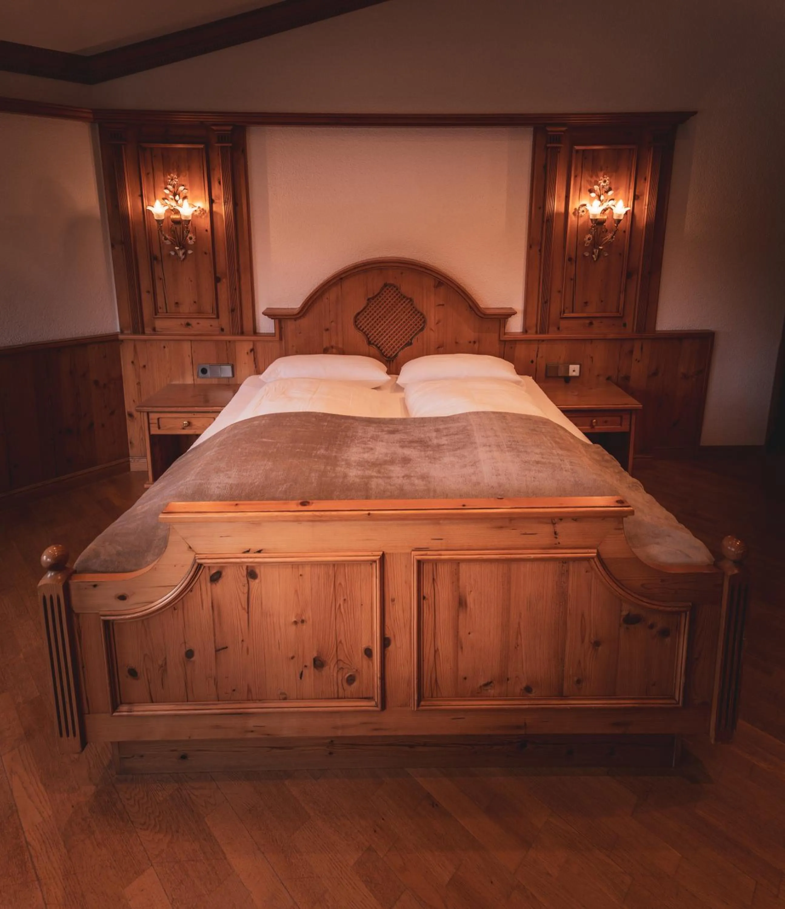 Bed in Hotel-Restaurant Kreuzberghof Tagungs- und Veranstaltungshotel