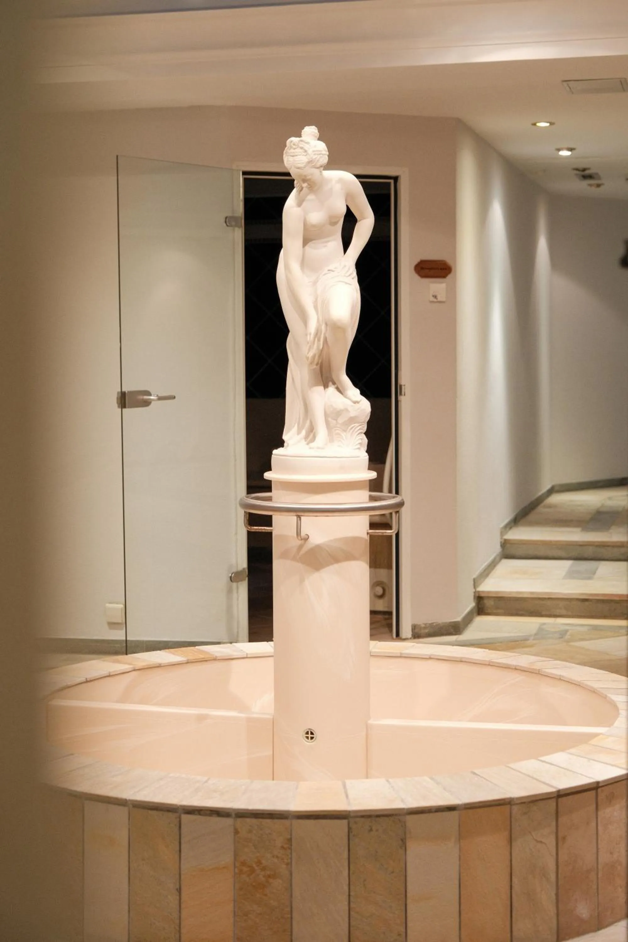 Spa and wellness centre/facilities in Hotel-Restaurant Kreuzberghof Tagungs- und Veranstaltungshotel