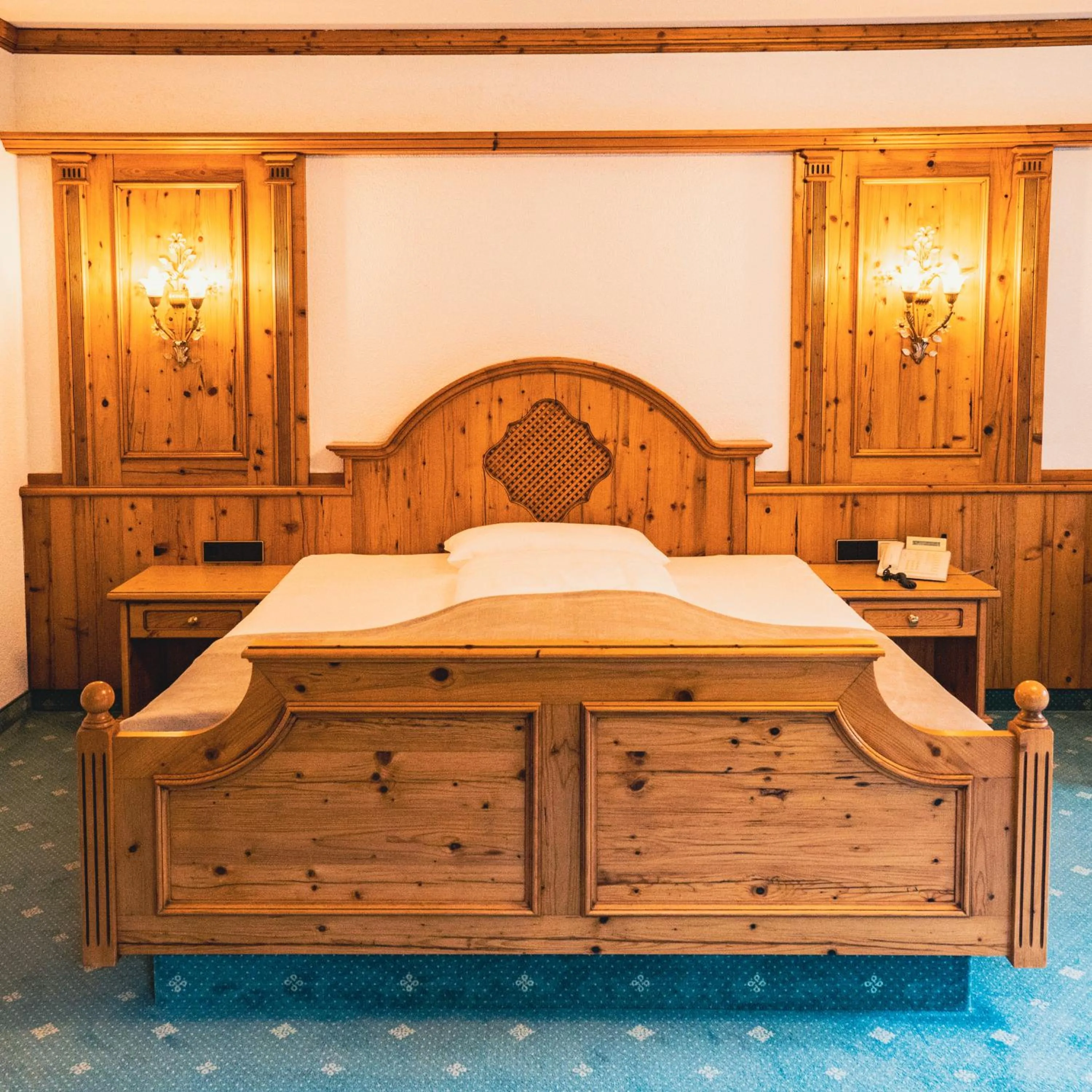 Bed in Hotel-Restaurant Kreuzberghof Tagungs- und Veranstaltungshotel