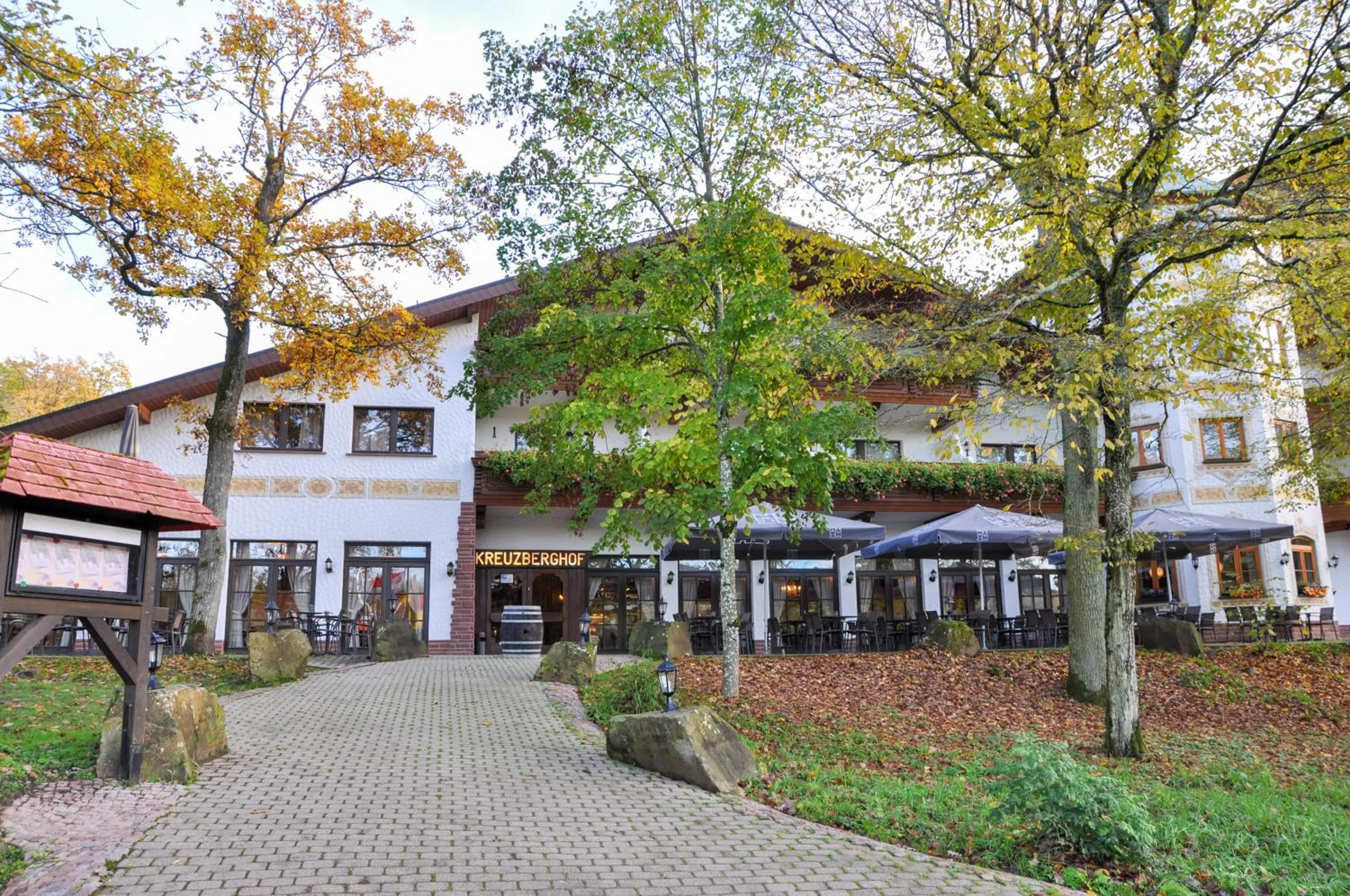 Property building in Hotel-Restaurant Kreuzberghof Tagungs- und Veranstaltungshotel