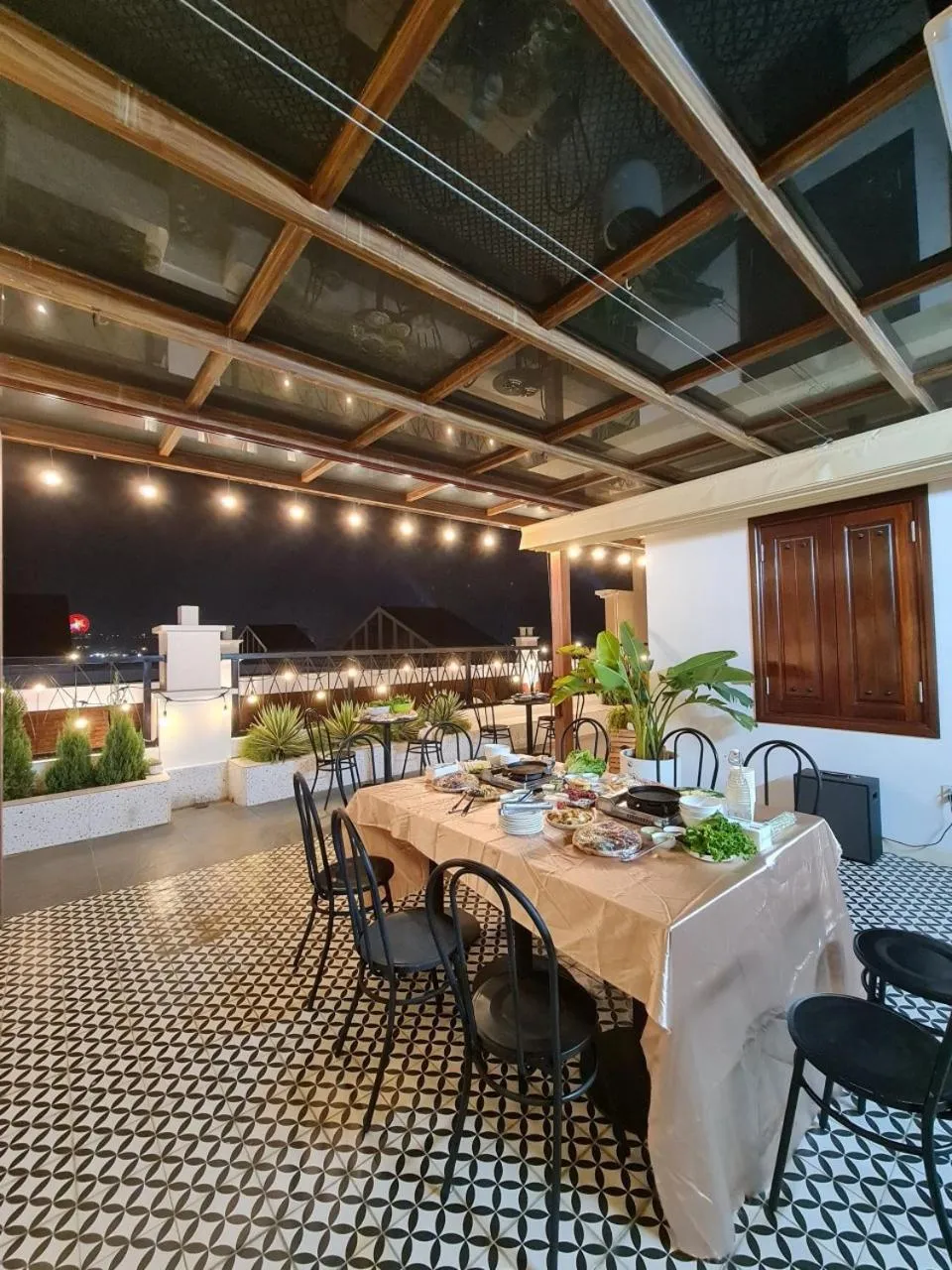 Restaurant/places to eat in Palette Collect's Boutique Hotel Ha Long