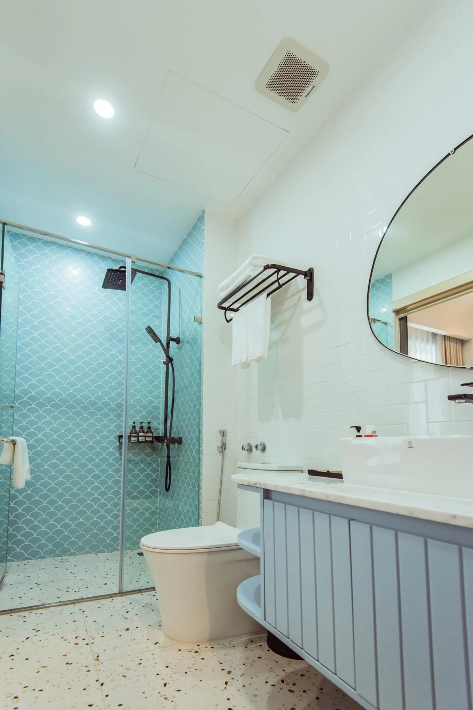 Shower in Palette Collect's Boutique Hotel Ha Long