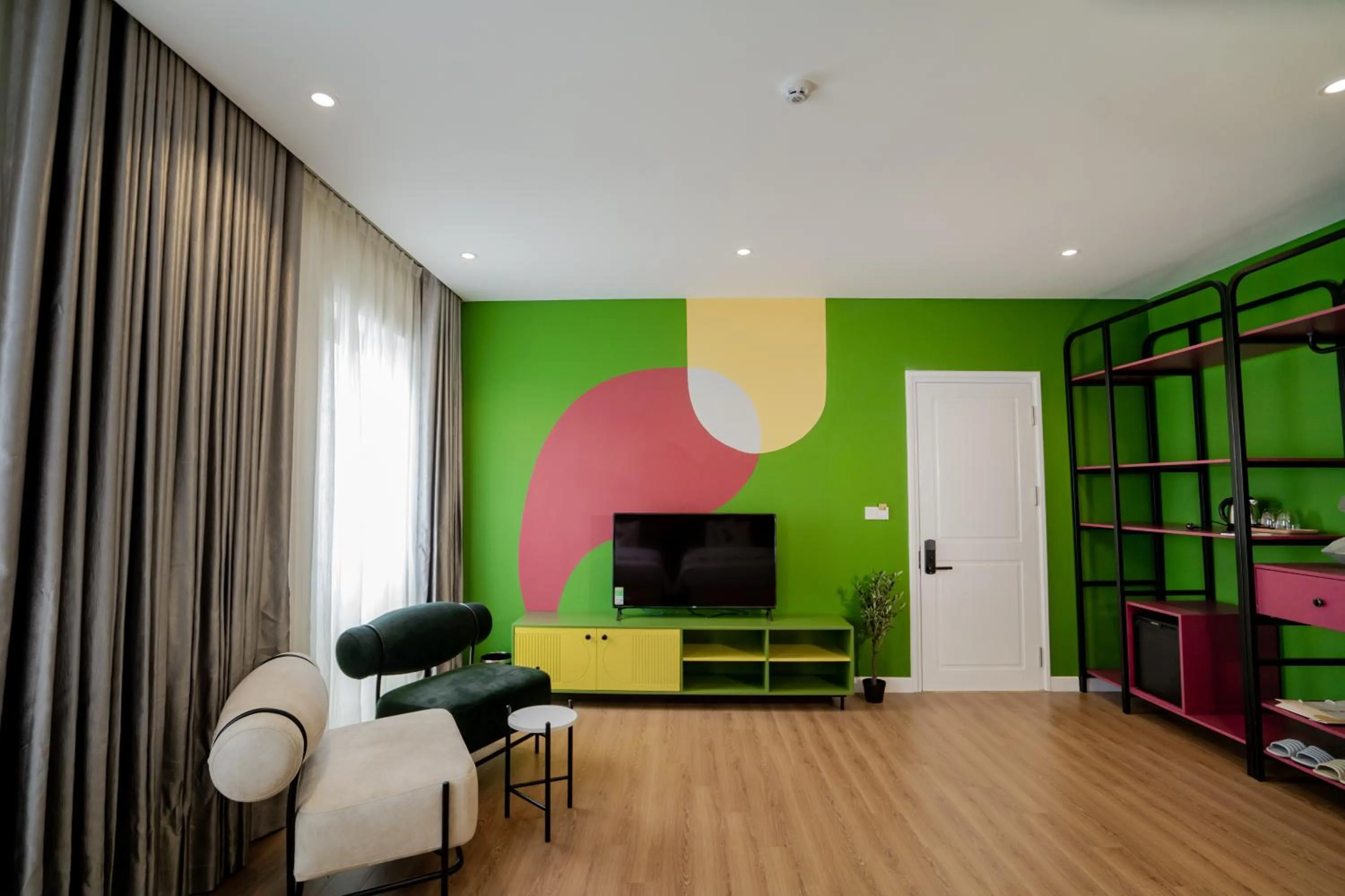 Communal lounge/ TV room in Palette Collect's Boutique Hotel Ha Long