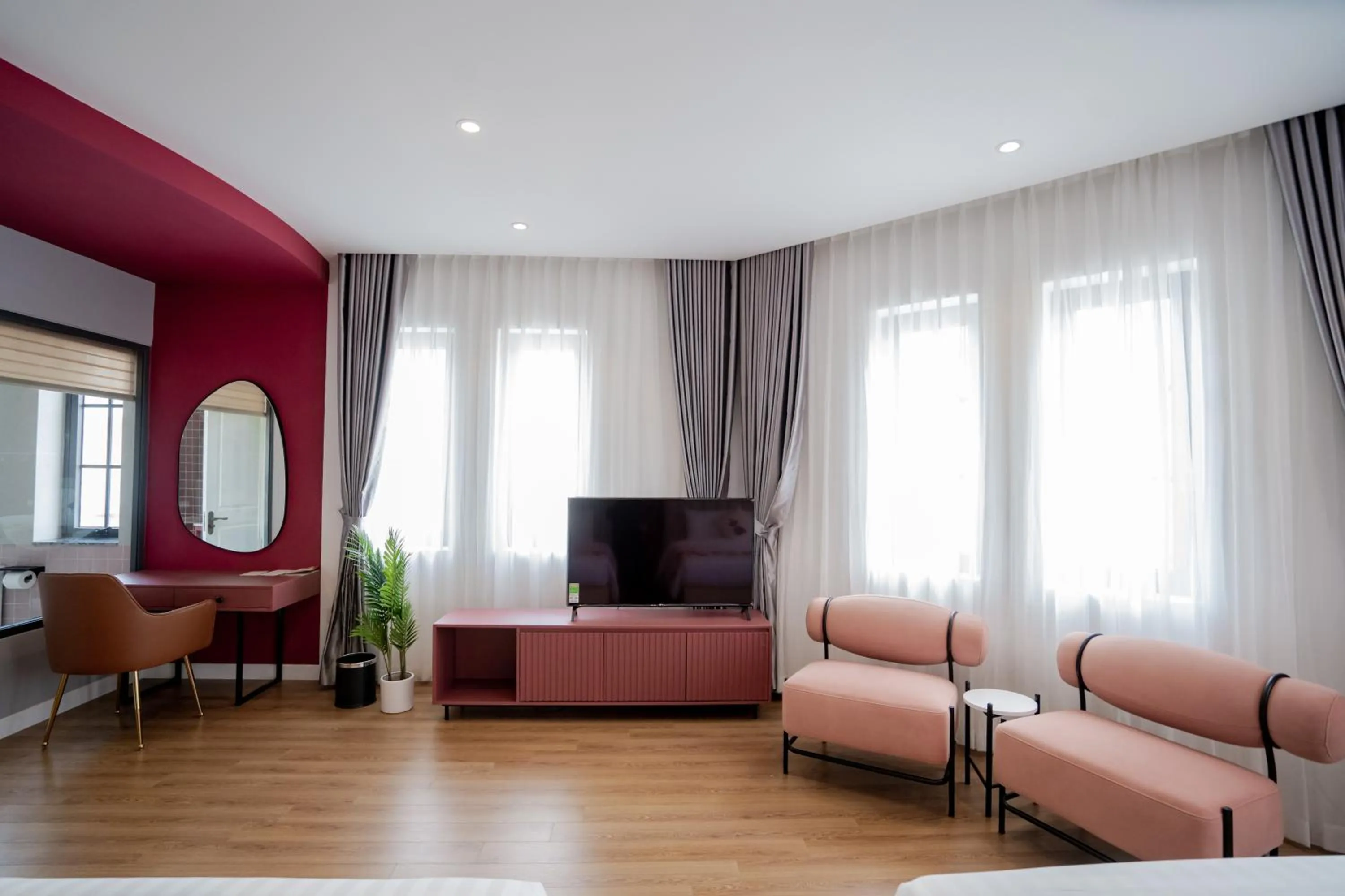 Communal lounge/ TV room in Palette Collect's Boutique Hotel Ha Long