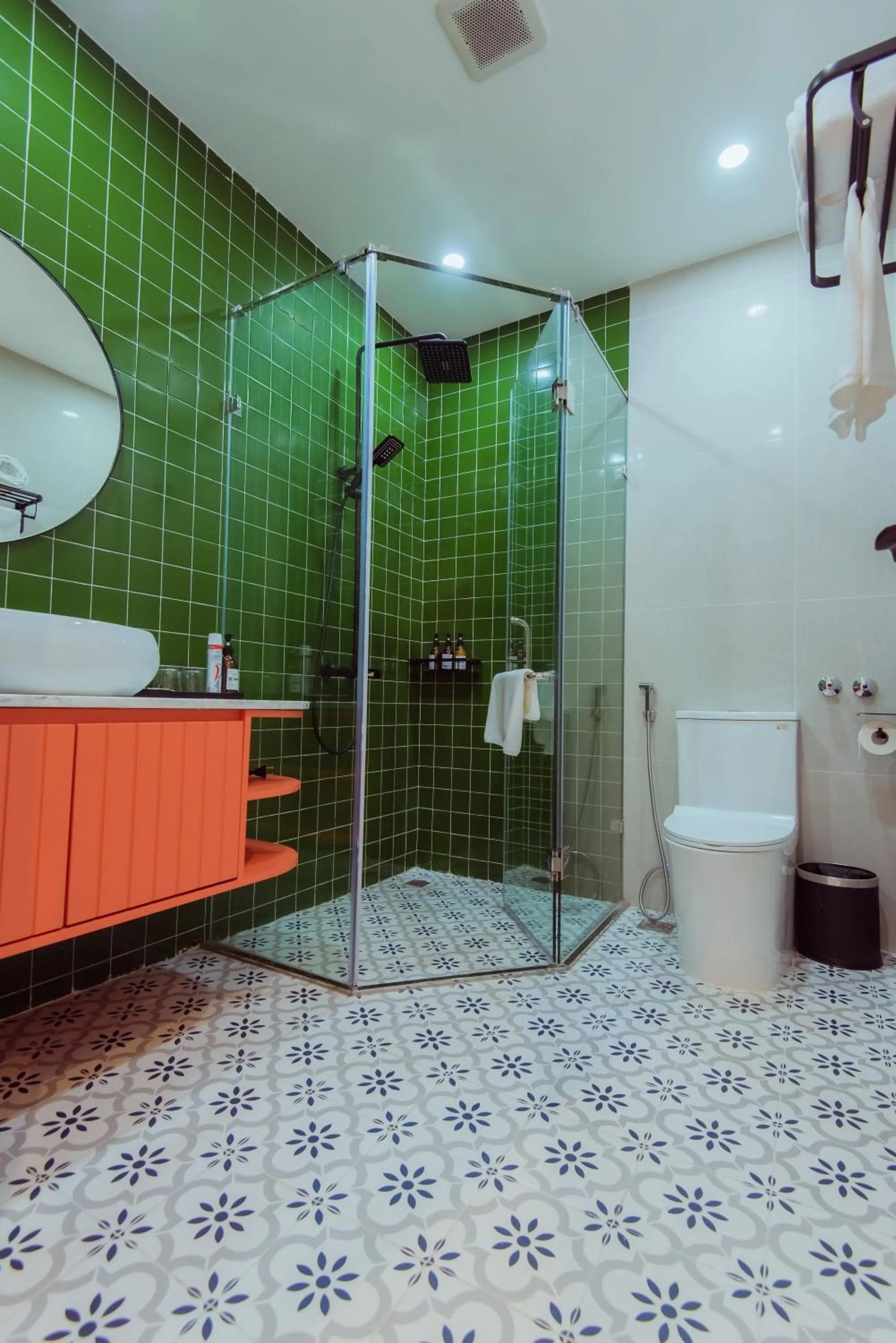 Toilet in Palette Collect's Boutique Hotel Ha Long