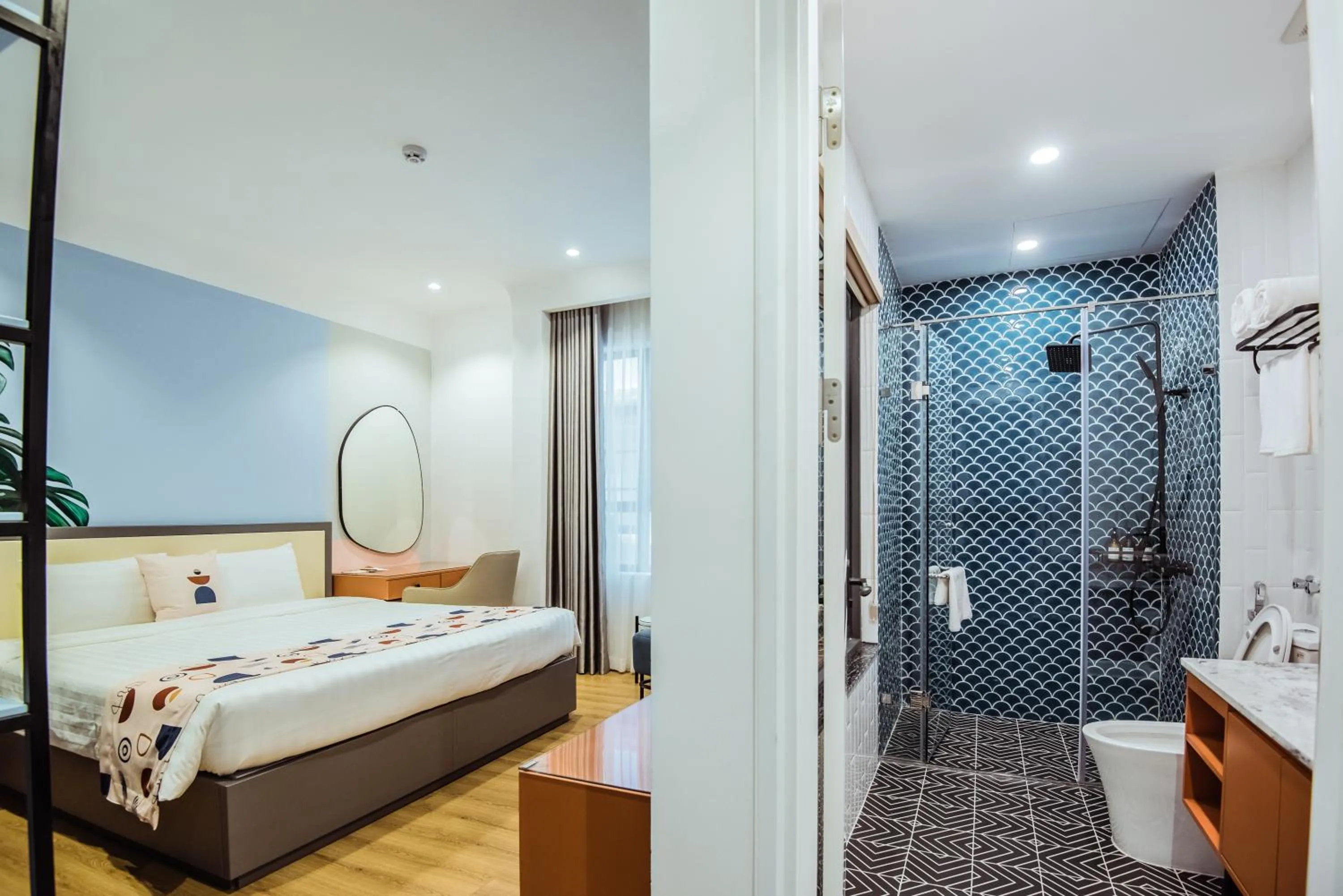 Shower, Bed in Palette Collect's Boutique Hotel Ha Long