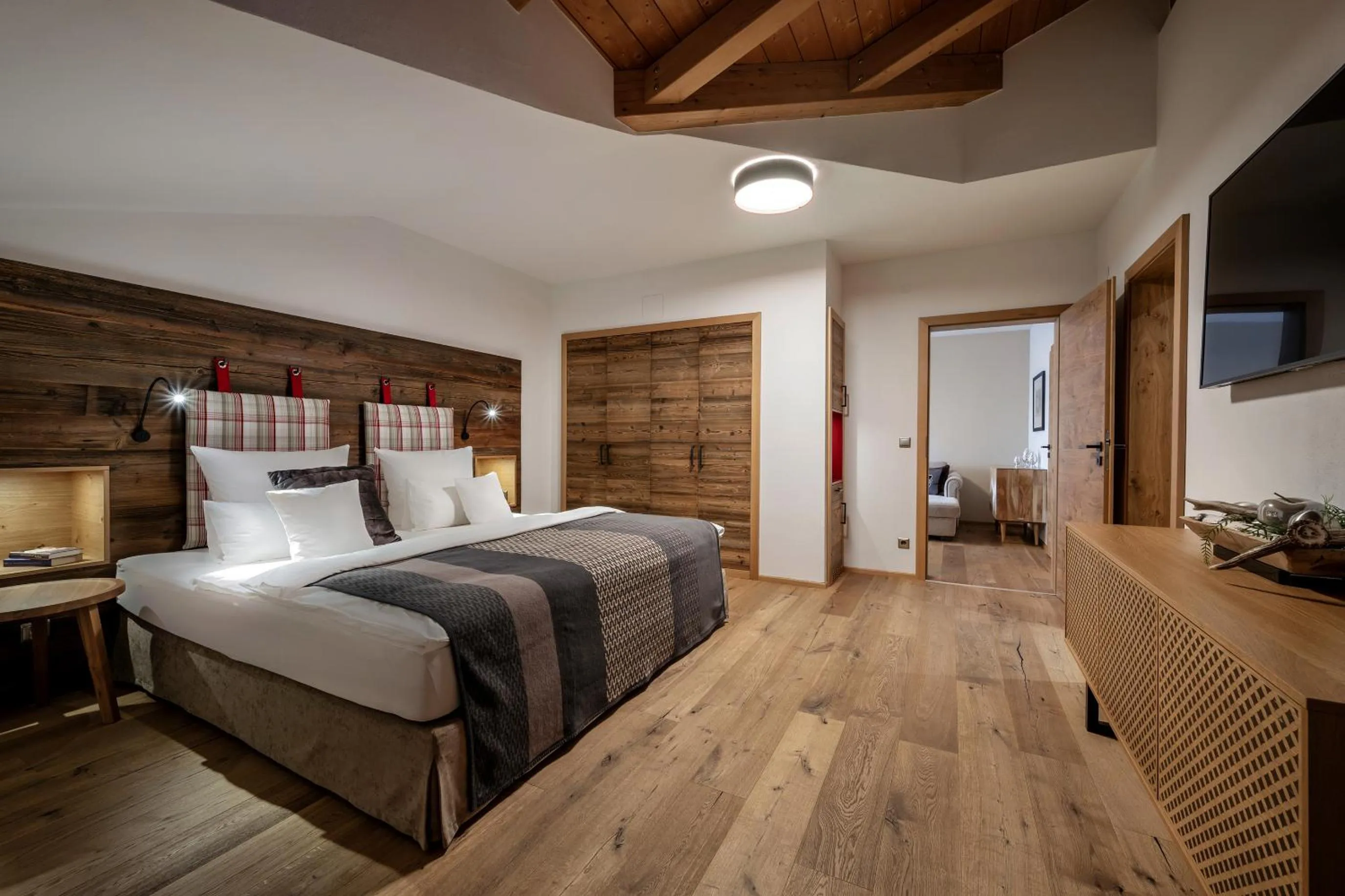 Staff, Bed in Hotel Franks