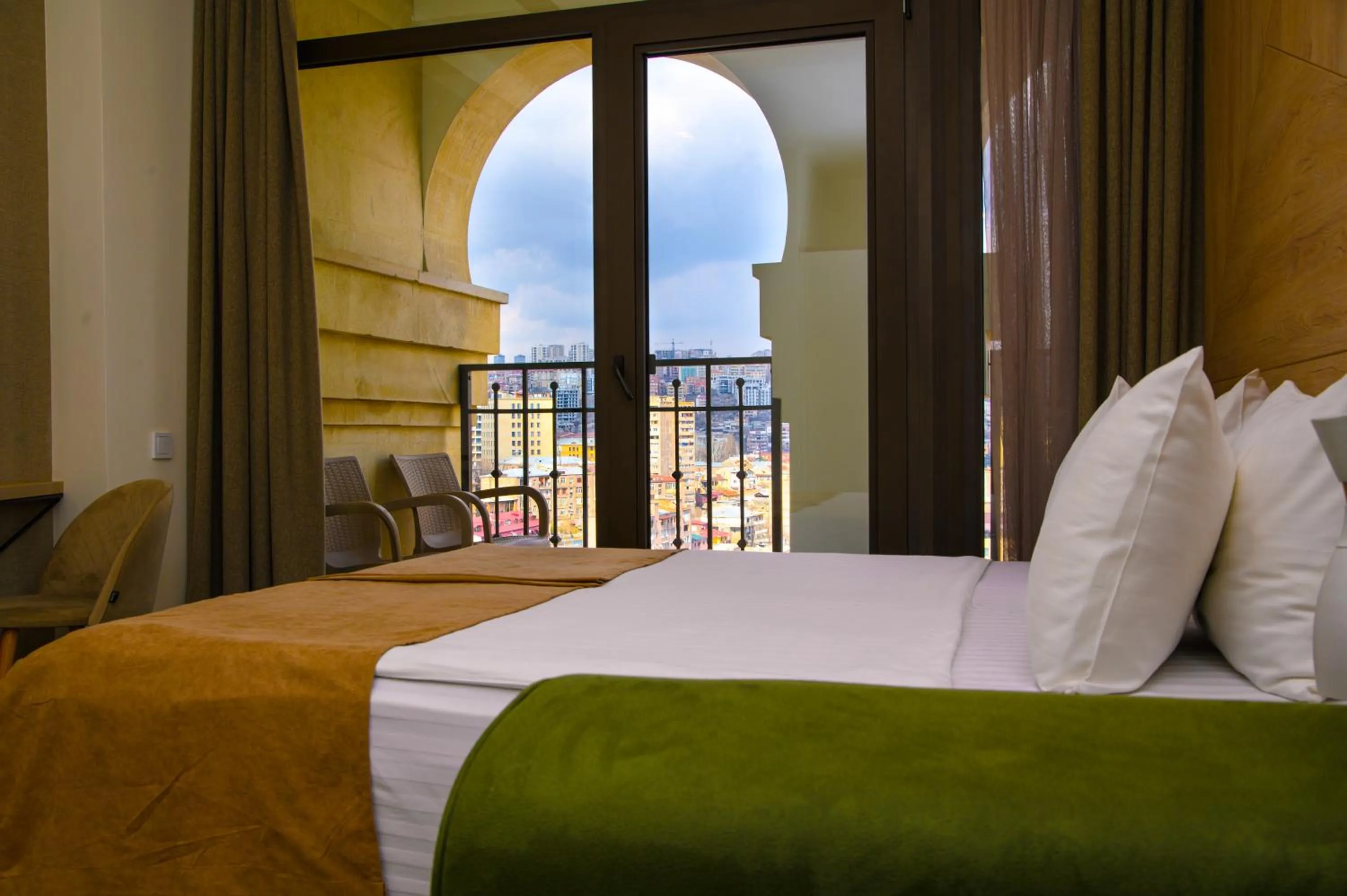 Balcony/Terrace, Bed in Rooftop Apart-Hotel