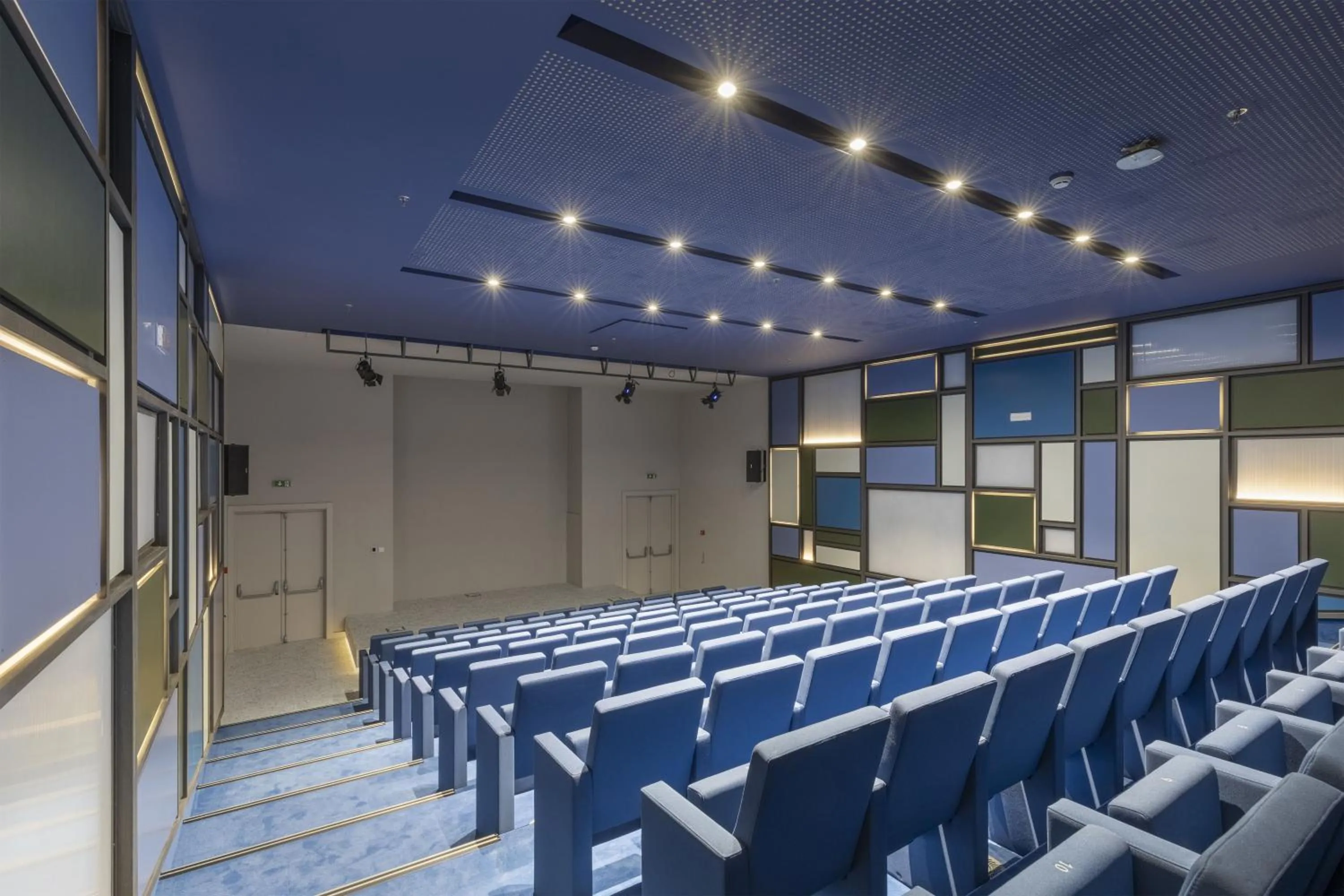 Business facilities in NEXT - by Savoy Signature