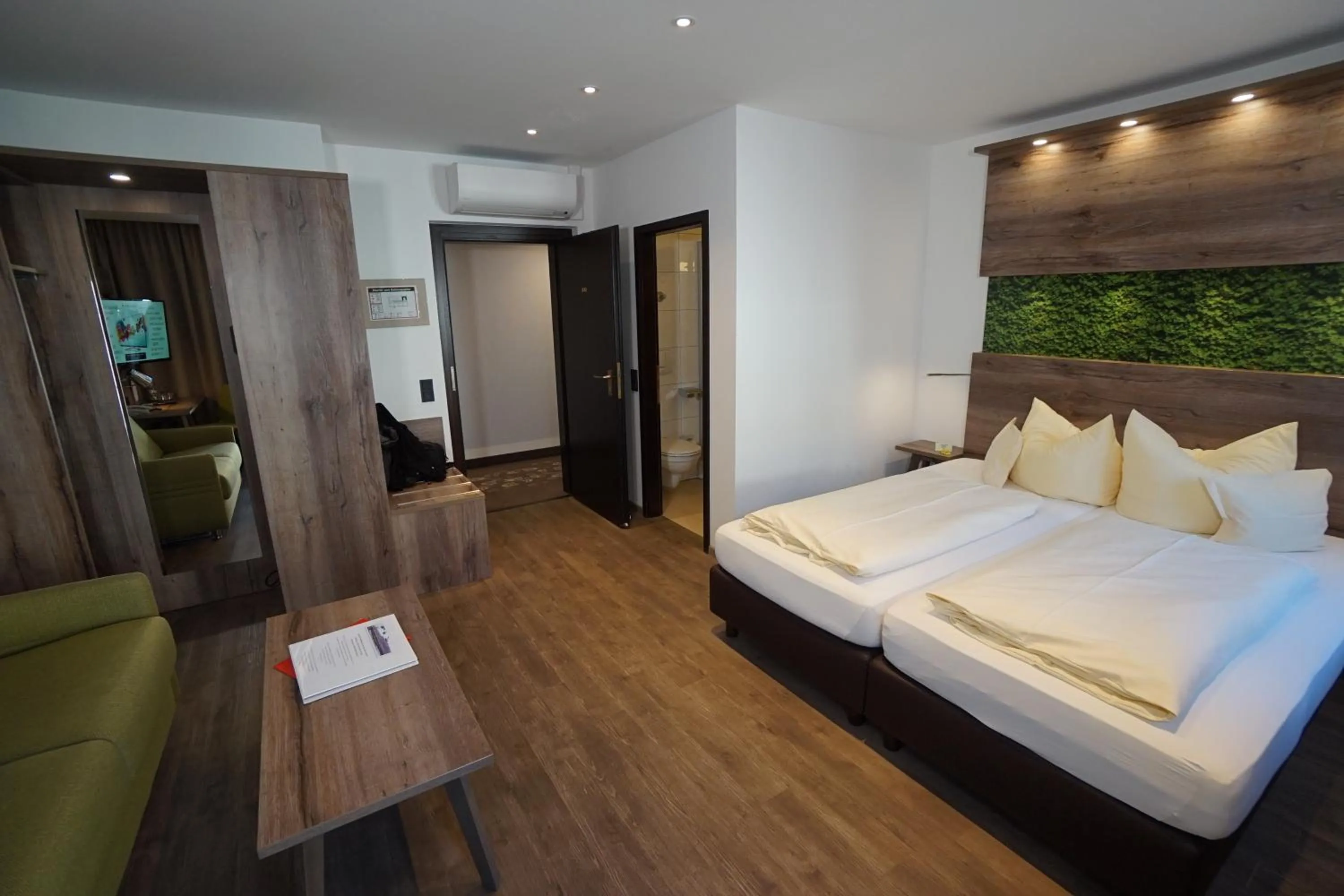 Photo of the whole room, Bed in Hotel Alter Kranen