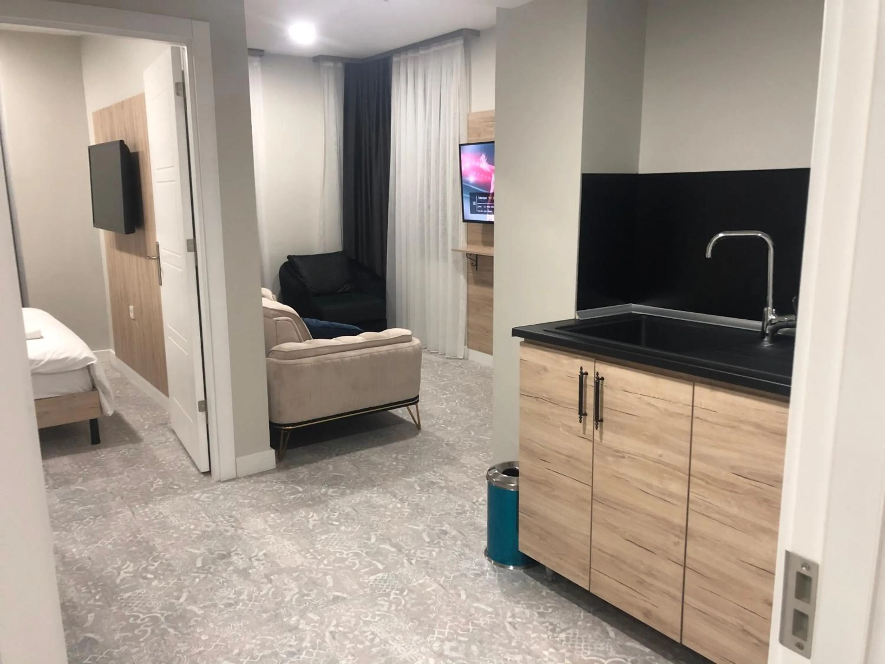 Kitchen or kitchenette, Bed in Taksim Galatist Hotel