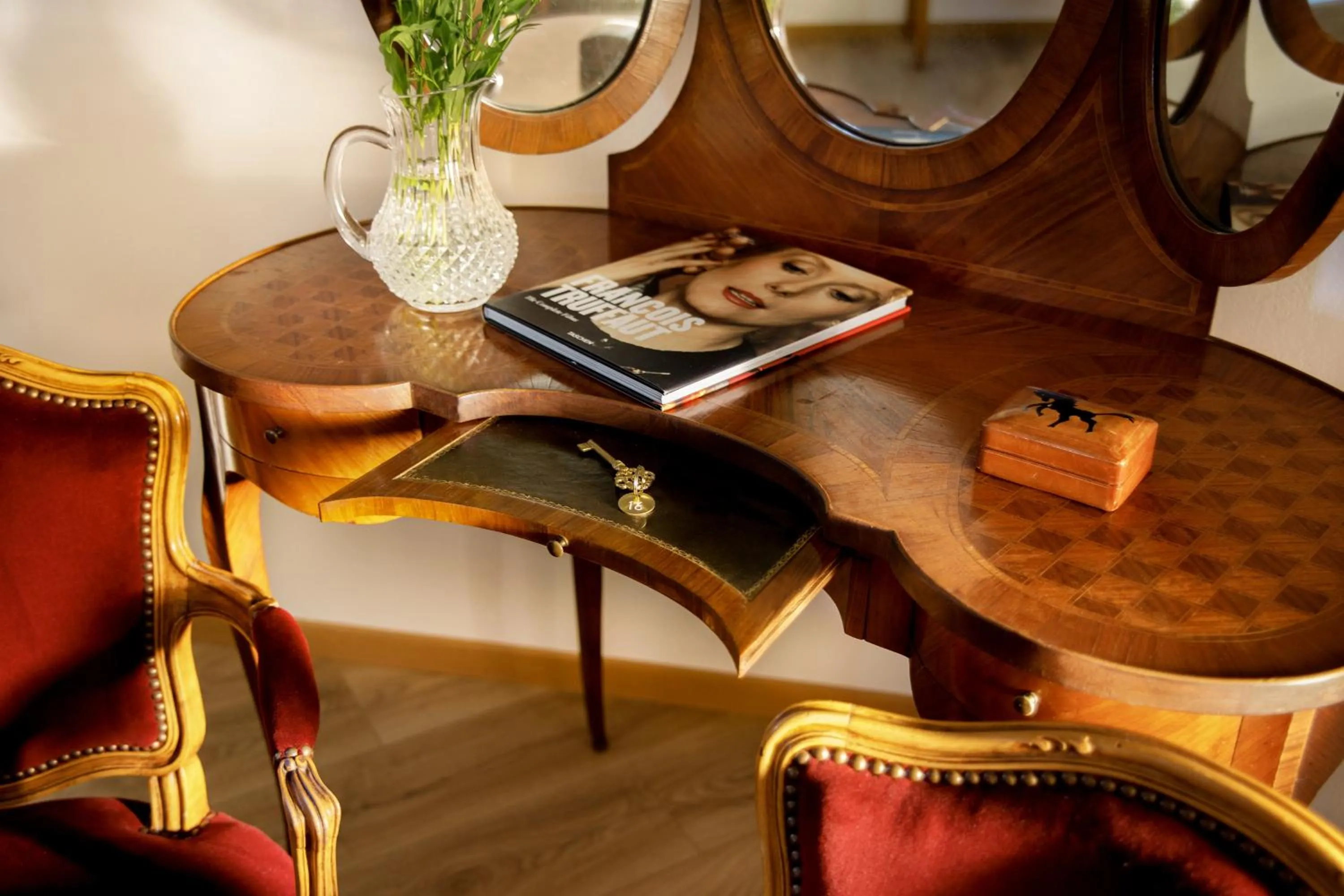 Decorative detail in Weisses Rössl