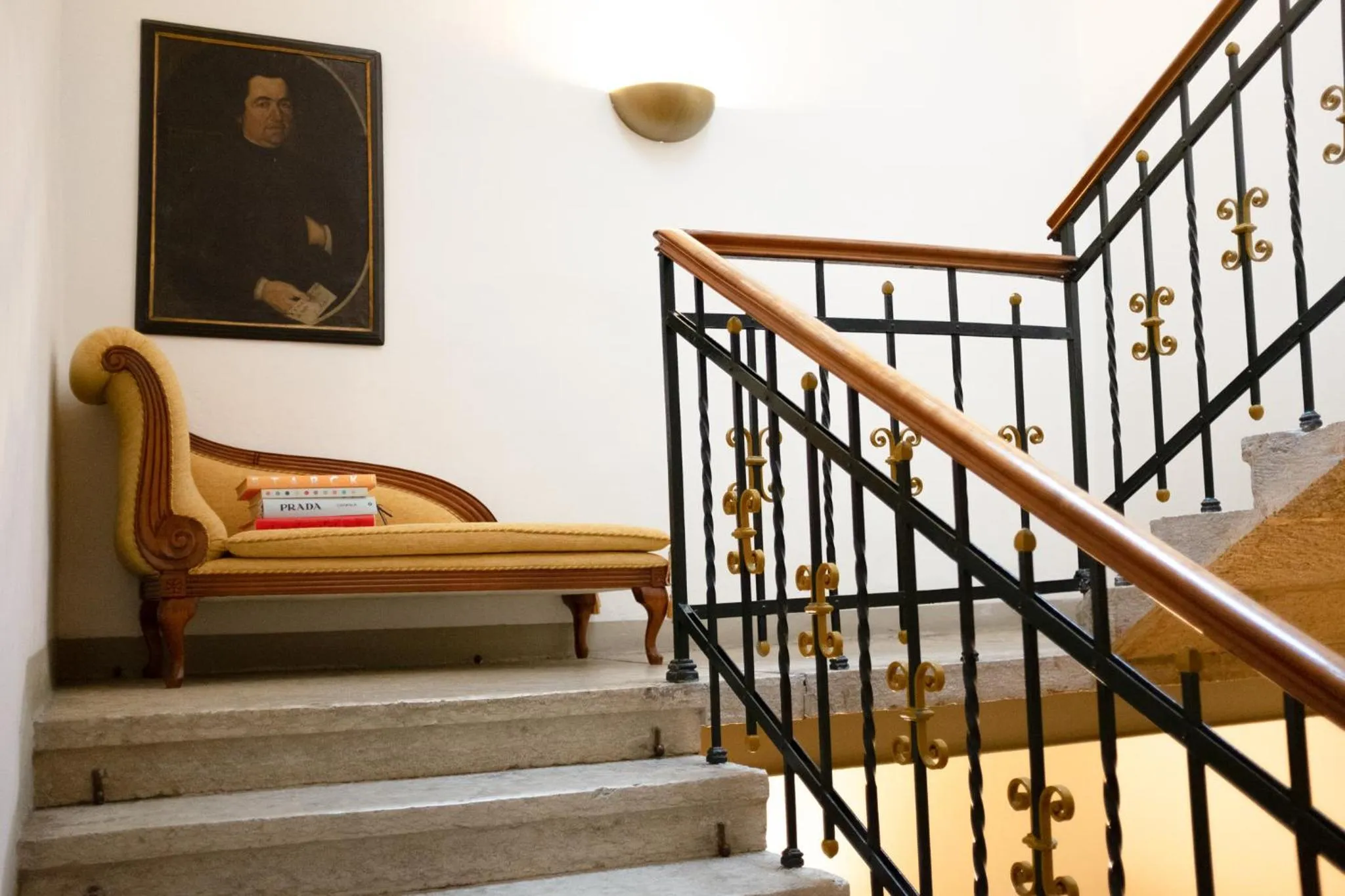 Seating area in Weisses Rössl