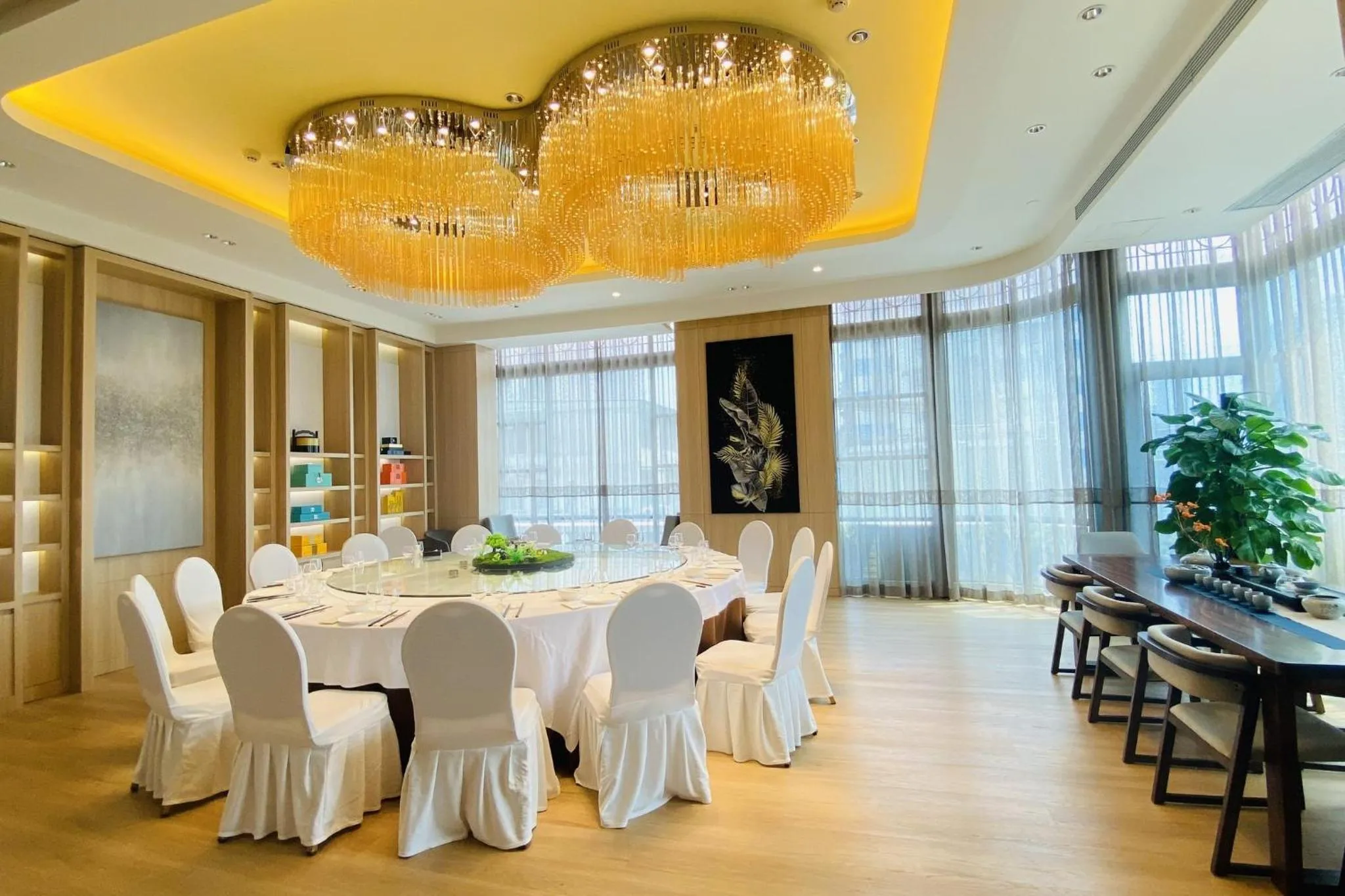 Restaurant/places to eat in voco Guangzhou Shifu by IHG