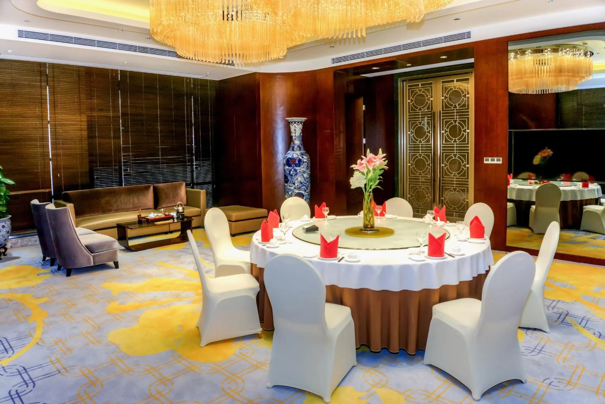 Restaurant/places to eat in voco Guangzhou Shifu by IHG