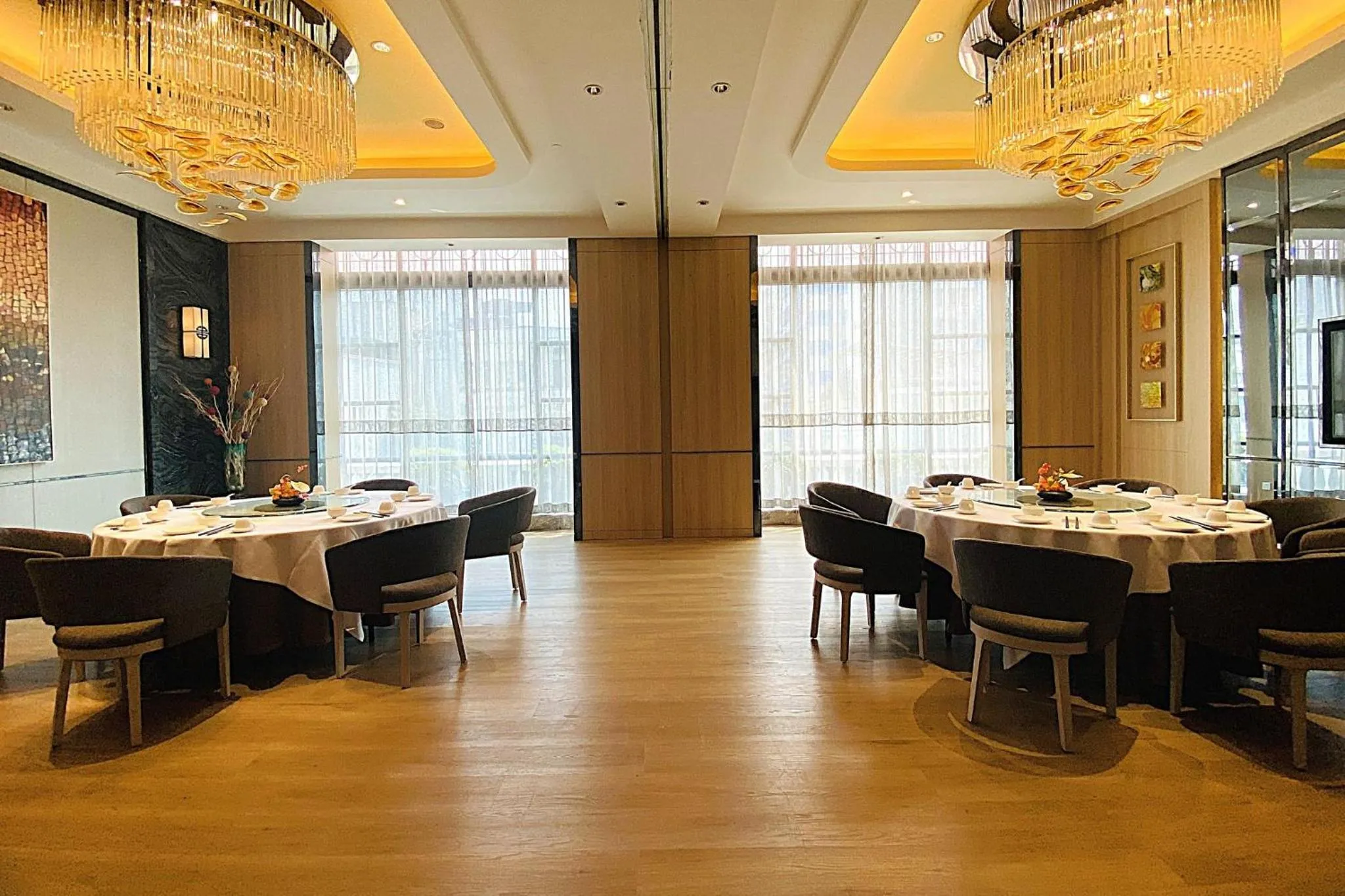 Restaurant/places to eat in voco Guangzhou Shifu by IHG