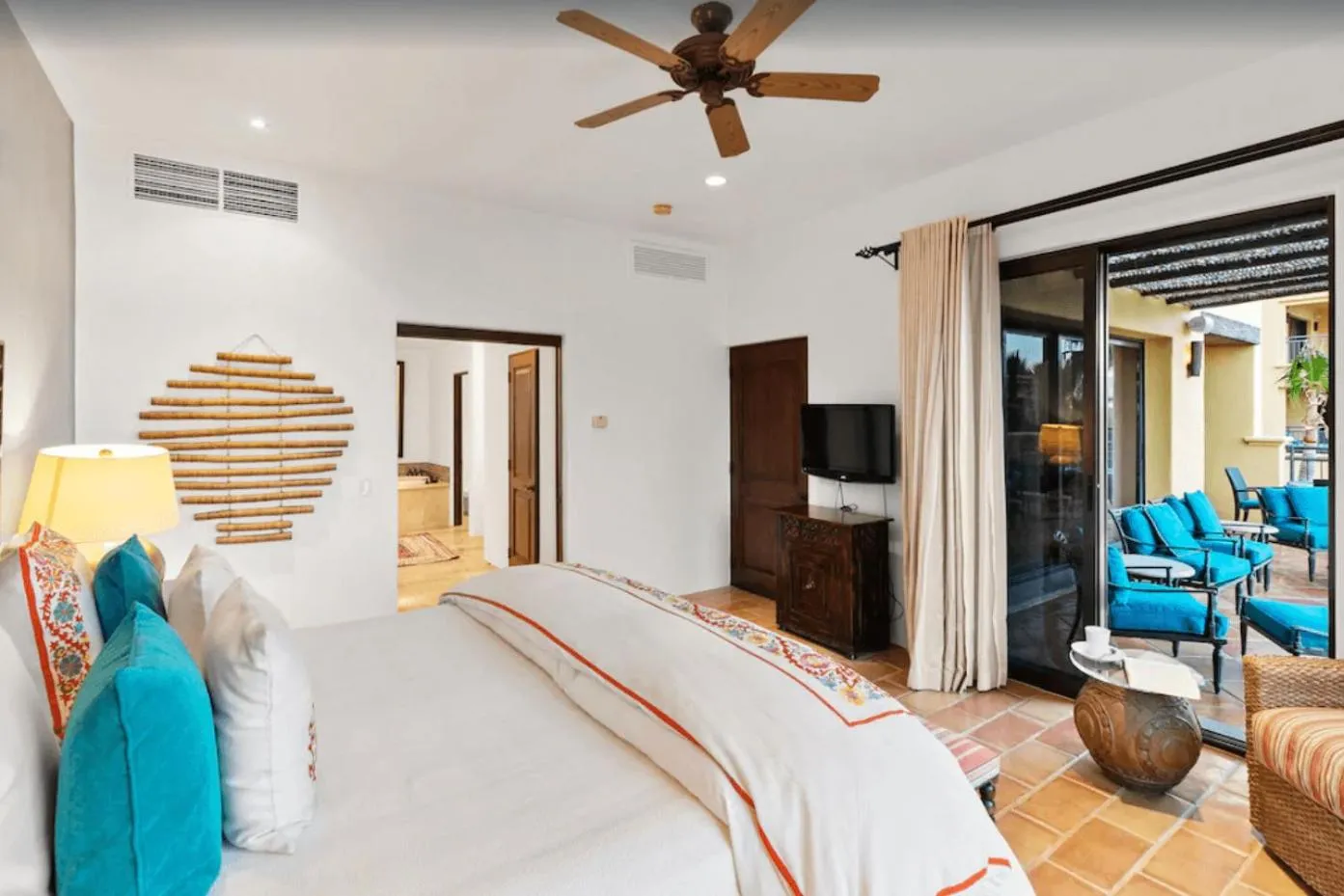 Best Executive-Style Luxury Residence on Property