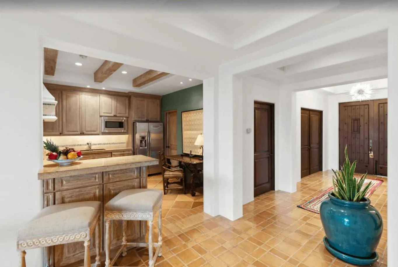 Best Executive-Style Luxury Residence on Property