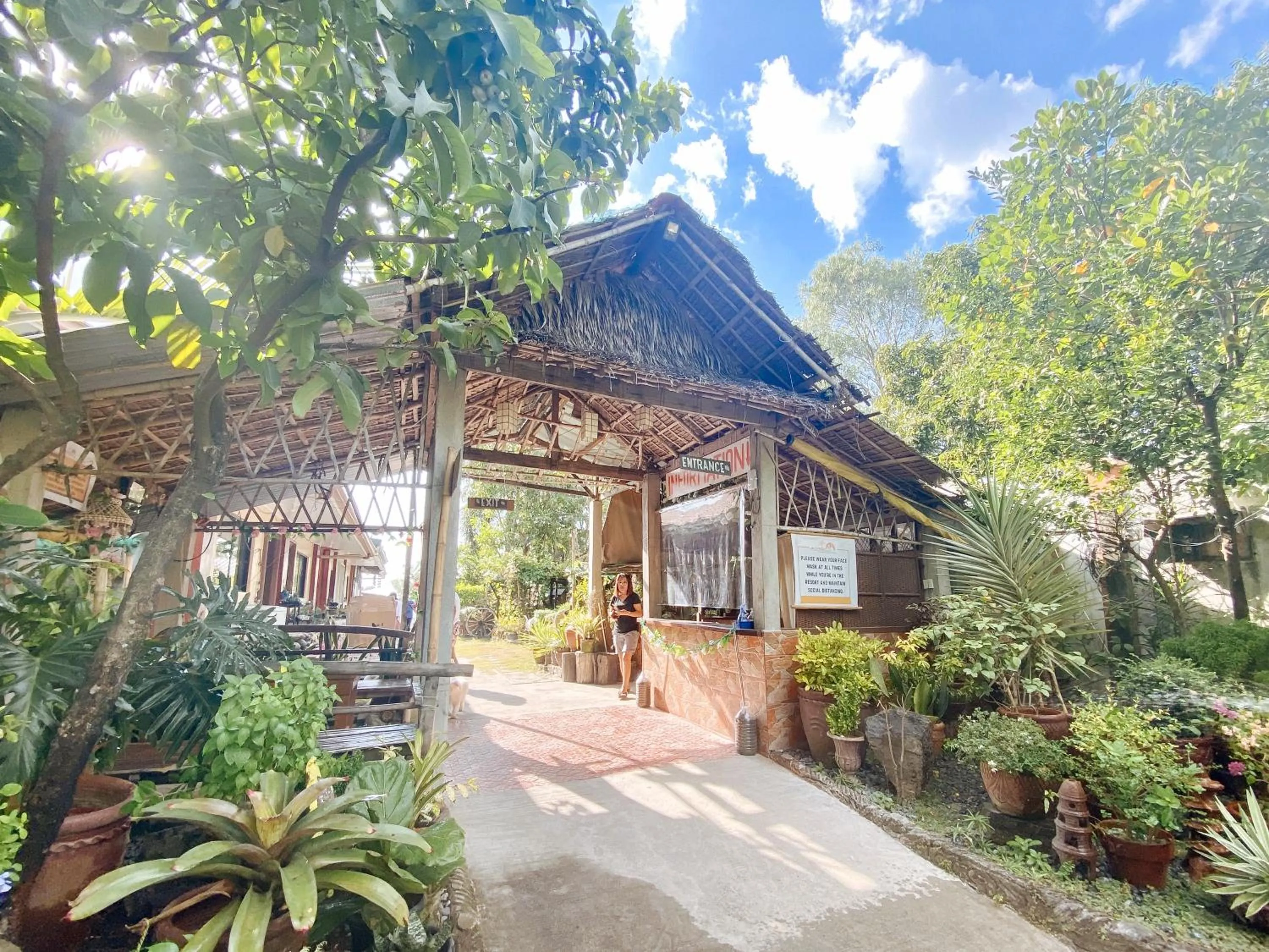 Area and facilities in RedDoorz Hostel at Megans Paradisio Beach Resort