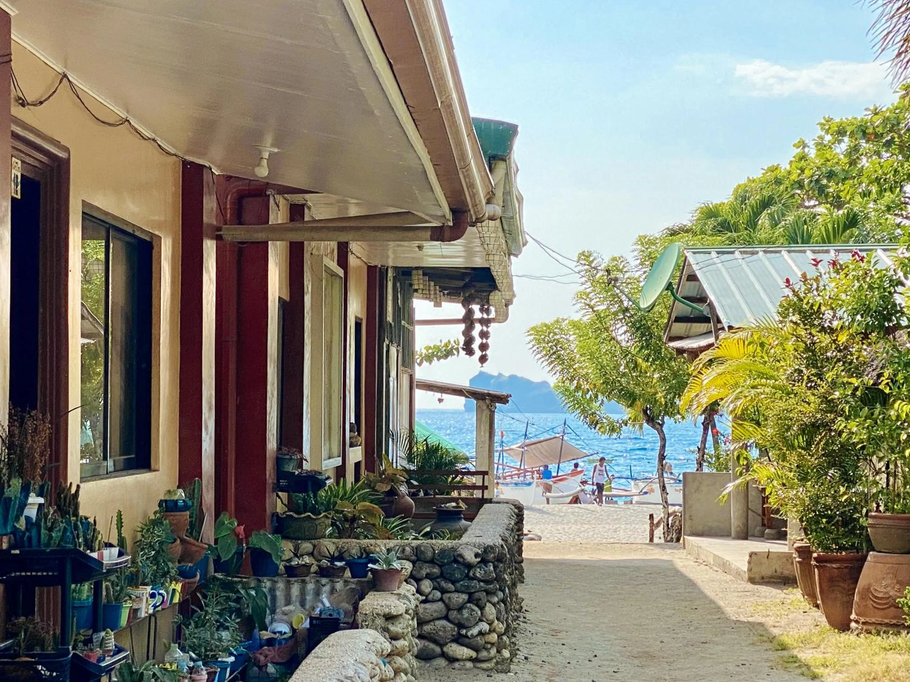 Property building in RedDoorz Hostel at Megans Paradisio Beach Resort